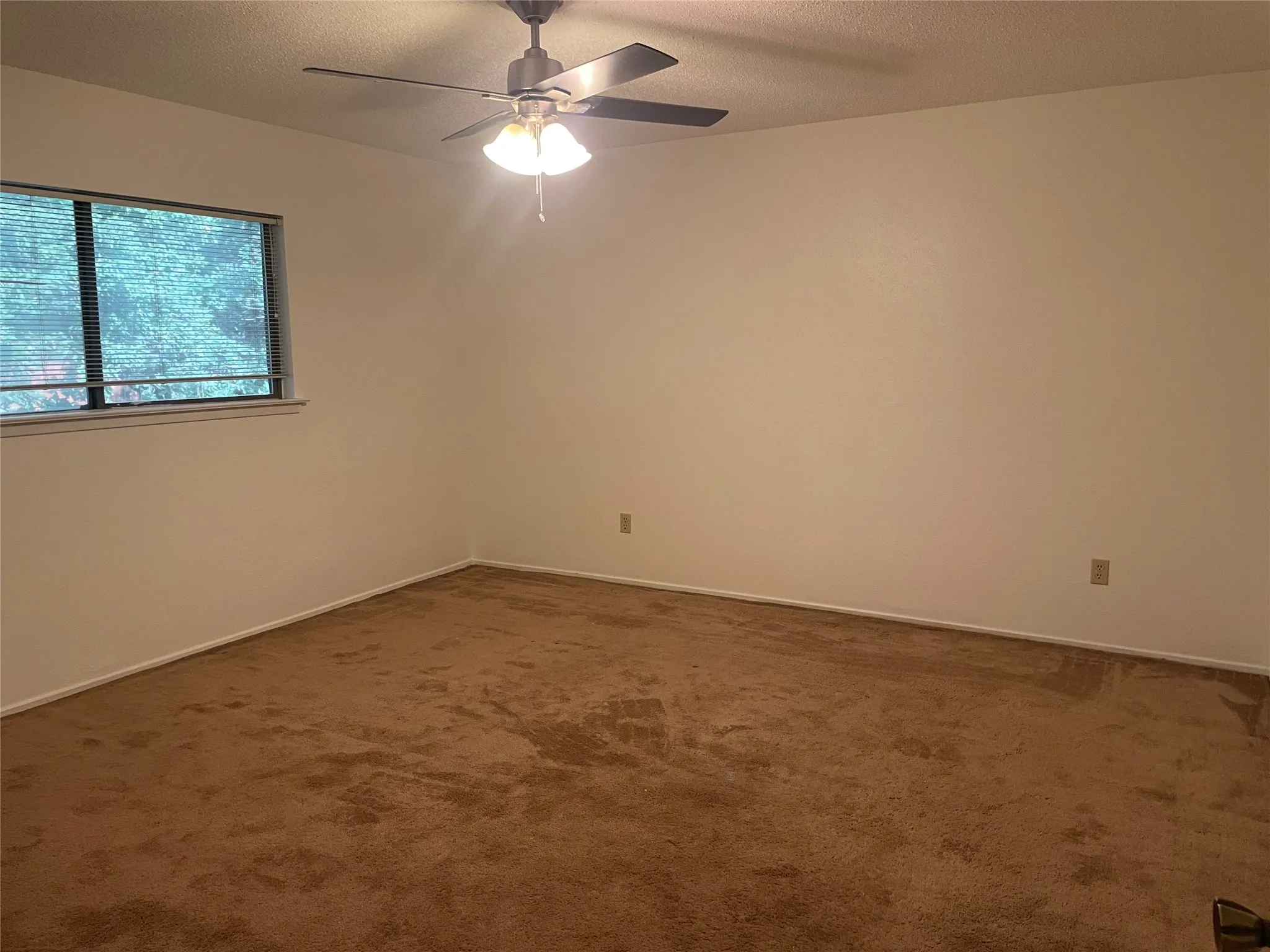Single Family Residence For Rent in Tarrant County , 1807 Chittam Drive, Euless, Texas 76039, 3 Bedroom, 2 Bathroom, 2 Garage spaces, 1,853 Sqft, built in 1983, mls#21393548, Real Estate Agent in Euless, Homes For Rent in Tarrant county, Homes For Rent in Euless, Realtor in Euless Texas, Real Estate Brokerage Independent Realty Texas, Luminita Cordes Realtor