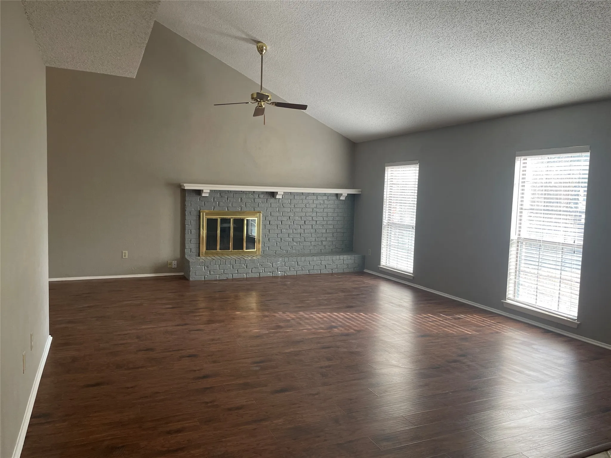 Single Family Residence For Rent in Tarrant County , 1807 Chittam Drive, Euless, Texas 76039, 3 Bedroom, 2 Bathroom, 2 Garage spaces, 1,853 Sqft, built in 1983, mls#21393548, Real Estate Agent in Euless, Homes For Rent in Tarrant county, Homes For Rent in Euless, Realtor in Euless Texas, Real Estate Brokerage Independent Realty Texas, Luminita Cordes Realtor
