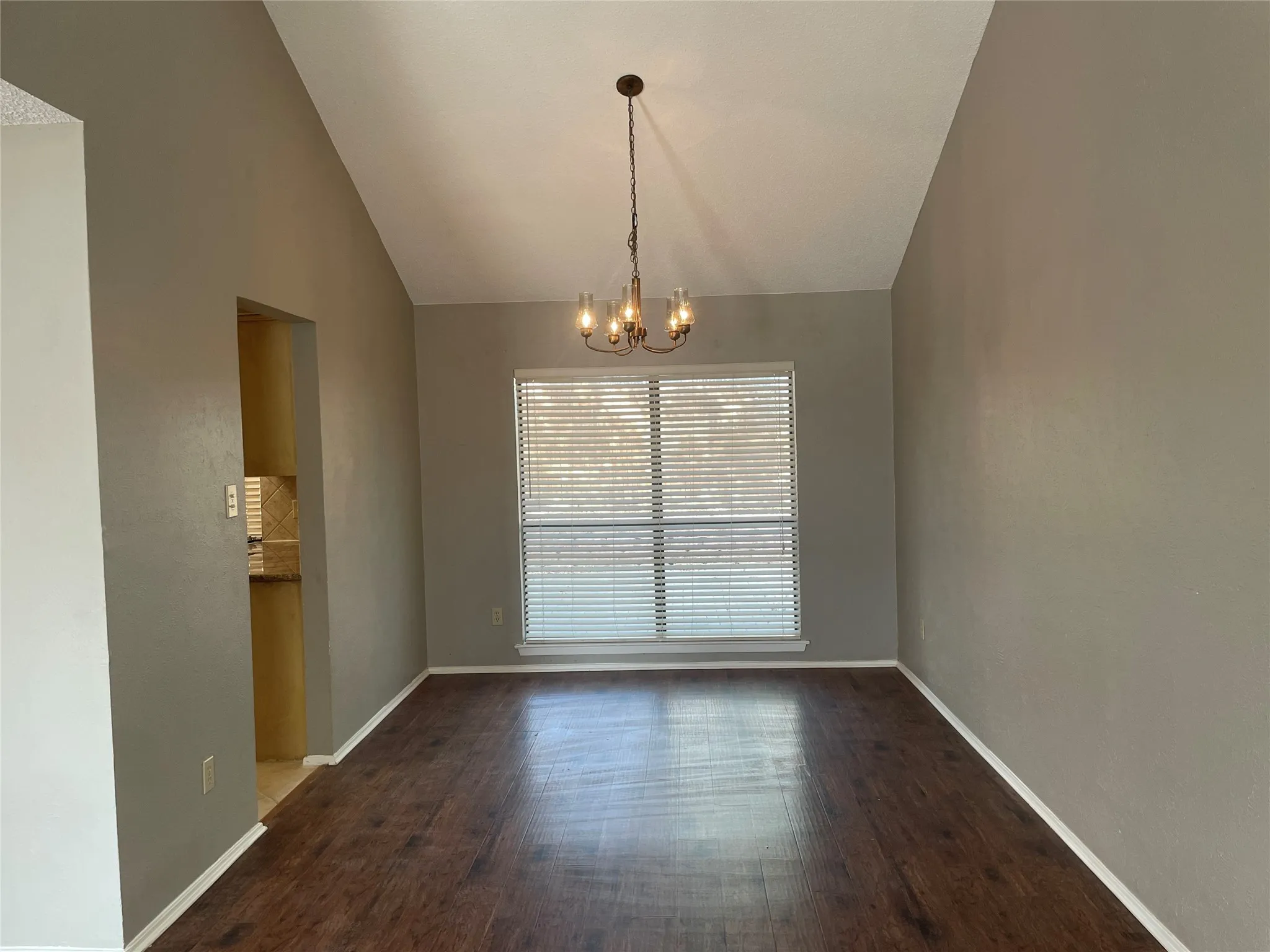 Single Family Residence For Rent in Tarrant County , 1807 Chittam Drive, Euless, Texas 76039, 3 Bedroom, 2 Bathroom, 2 Garage spaces, 1,853 Sqft, built in 1983, mls#21393548, Real Estate Agent in Euless, Homes For Rent in Tarrant county, Homes For Rent in Euless, Realtor in Euless Texas, Real Estate Brokerage Independent Realty Texas, Luminita Cordes Realtor
