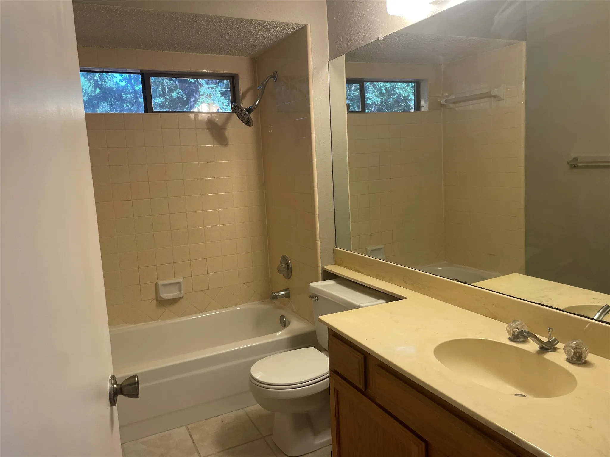 Single Family Residence For Rent in Tarrant County , 1807 Chittam Drive, Euless, Texas 76039, 3 Bedroom, 2 Bathroom, 2 Garage spaces, 1,853 Sqft, built in 1983, mls#21393548, Real Estate Agent in Euless, Homes For Rent in Tarrant county, Homes For Rent in Euless, Realtor in Euless Texas, Real Estate Brokerage Independent Realty Texas, Luminita Cordes Realtor