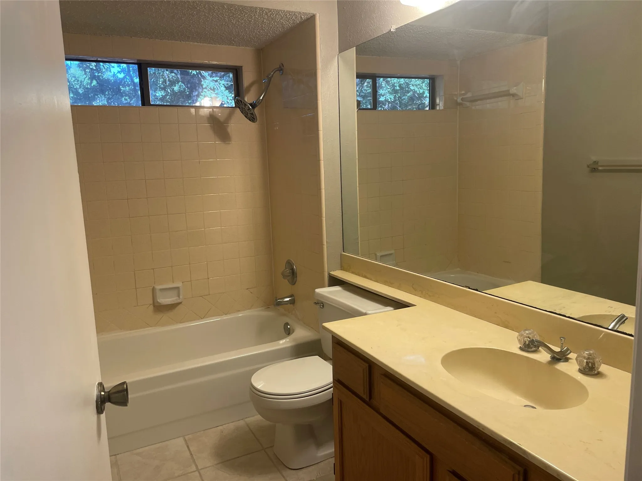 Single Family Residence For Rent in Tarrant County , 1807 Chittam Drive, Euless, Texas 76039, 3 Bedroom, 2 Bathroom, 2 Garage spaces, 1,853 Sqft, built in 1983, mls#21393548, Real Estate Agent in Euless, Homes For Rent in Tarrant county, Homes For Rent in Euless, Realtor in Euless Texas, Real Estate Brokerage Independent Realty Texas, Luminita Cordes Realtor