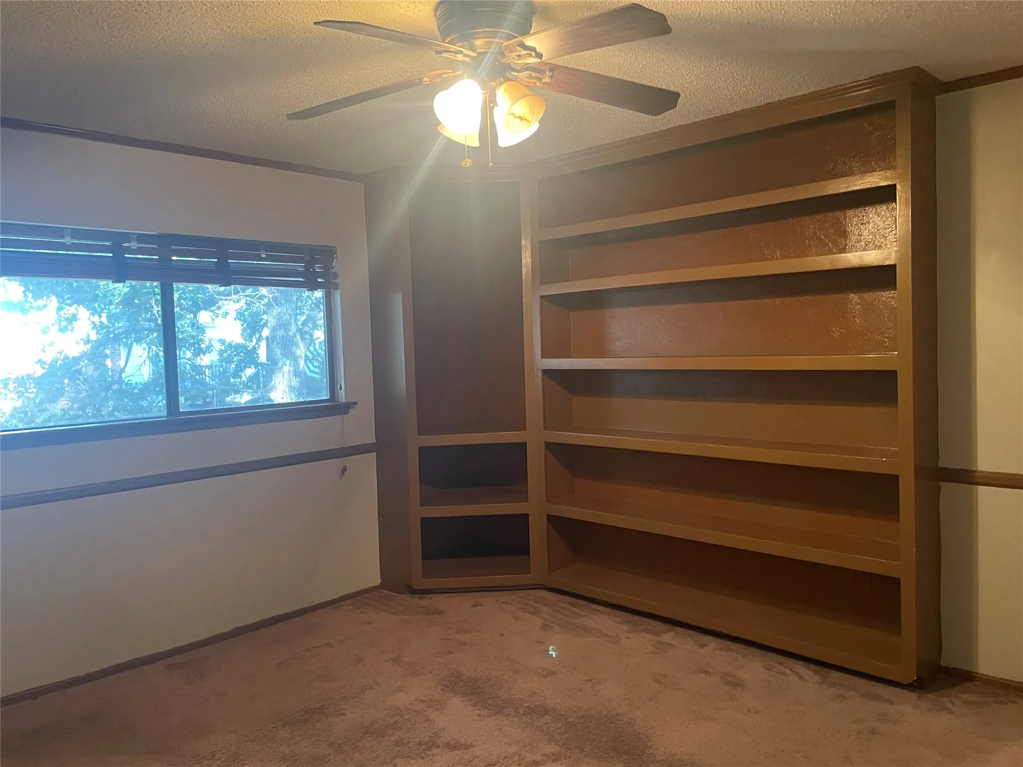 Single Family Residence For Rent in Tarrant County , 1807 Chittam Drive, Euless, Texas 76039, 3 Bedroom, 2 Bathroom, 2 Garage spaces, 1,853 Sqft, built in 1983, mls#21393548, Real Estate Agent in Euless, Homes For Rent in Tarrant county, Homes For Rent in Euless, Realtor in Euless Texas, Real Estate Brokerage Independent Realty Texas, Luminita Cordes Realtor