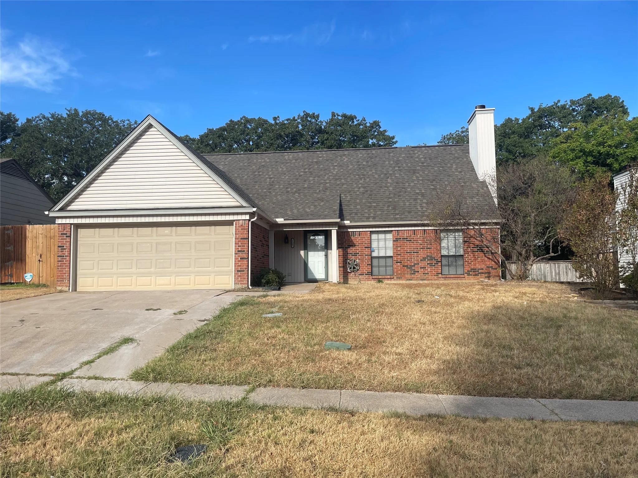 Single Family Residence For Rent in Tarrant County , 1807 Chittam Drive, Euless, Texas 76039, 3 Bedroom, 2 Bathroom, 2 Garage spaces, 1,853 Sqft, built in 1983, mls#21393548, Real Estate Agent in Euless, Homes For Rent in Tarrant county, Homes For Rent in Euless, Realtor in Euless Texas, Real Estate Brokerage Independent Realty Texas, Luminita Cordes Realtor