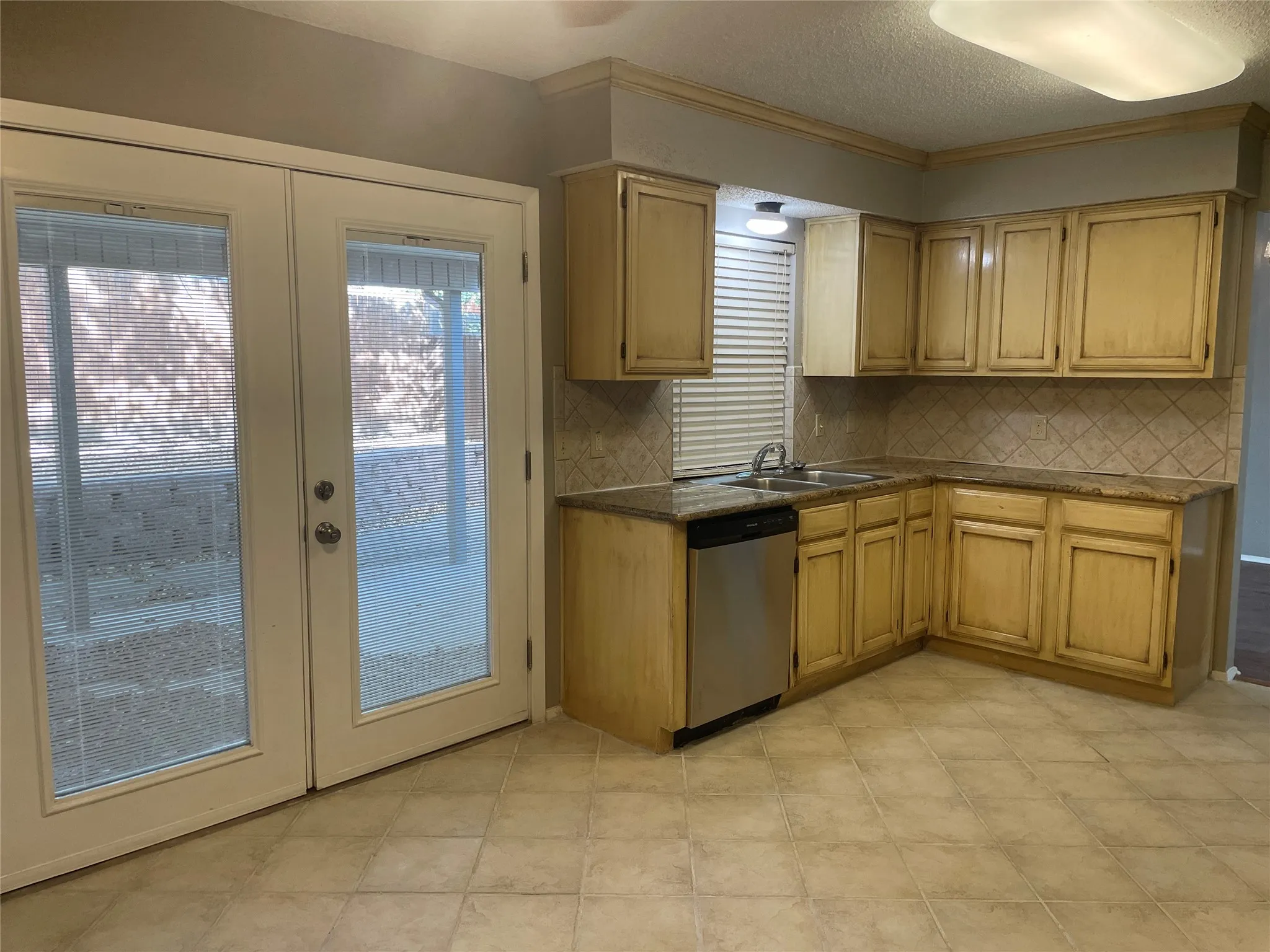 Single Family Residence For Rent in Tarrant County , 1807 Chittam Drive, Euless, Texas 76039, 3 Bedroom, 2 Bathroom, 2 Garage spaces, 1,853 Sqft, built in 1983, mls#21393548, Real Estate Agent in Euless, Homes For Rent in Tarrant county, Homes For Rent in Euless, Realtor in Euless Texas, Real Estate Brokerage Independent Realty Texas, Luminita Cordes Realtor