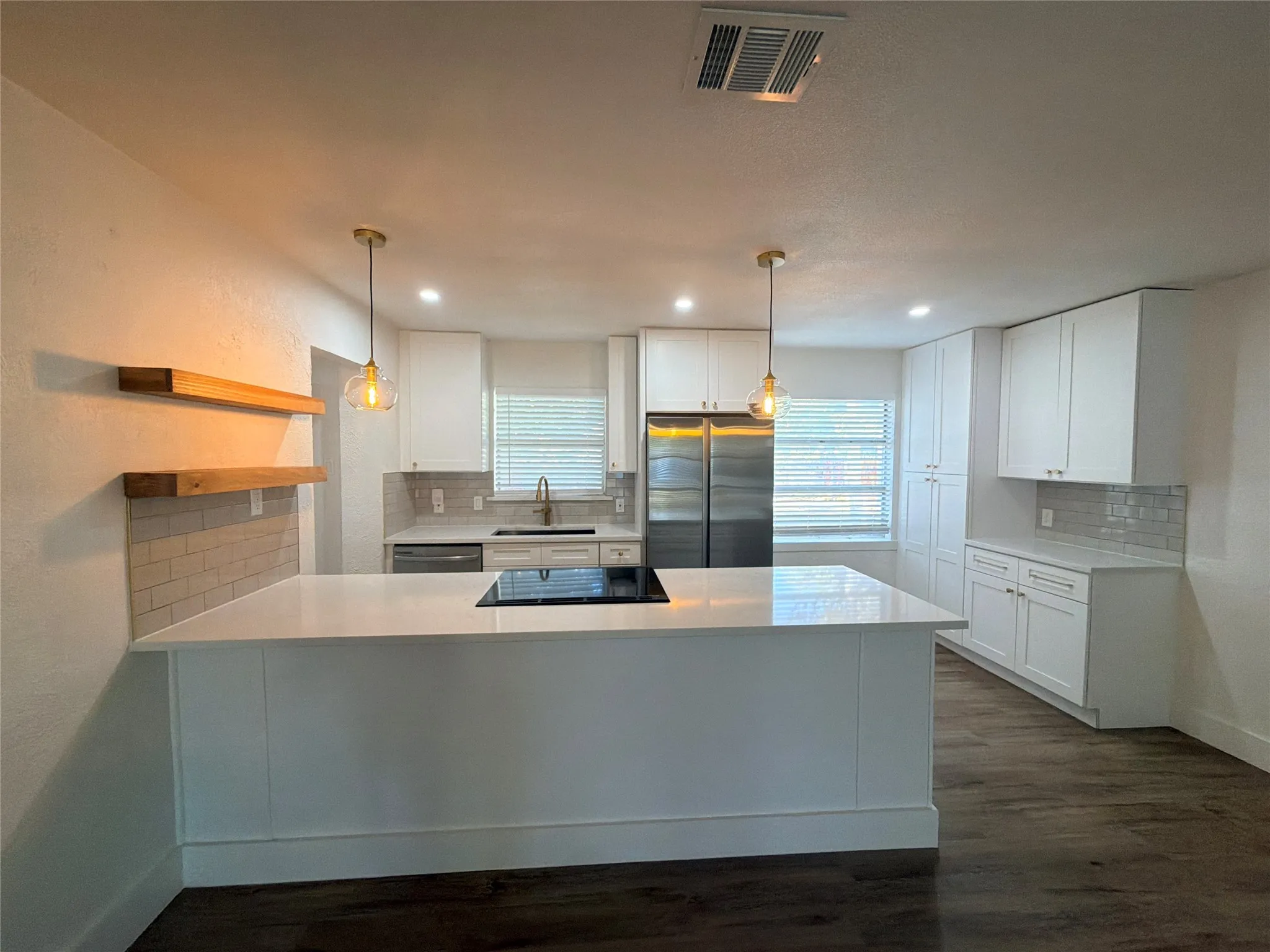 Single Family Residence For Rent in Dallas County , 2309 Ballycastle Drive, Dallas, Texas 75228, 4 Bedroom, 2 Bathroom, Garage spaces, 1,379 Sqft, built in 1953, mls#21393563, Real Estate Agent in Dallas, Homes For Rent in Dallas county, Homes For Rent in Dallas, Realtor in Dallas Texas, Real Estate Brokerage Independent Realty Texas, Luminita Cordes Realtor