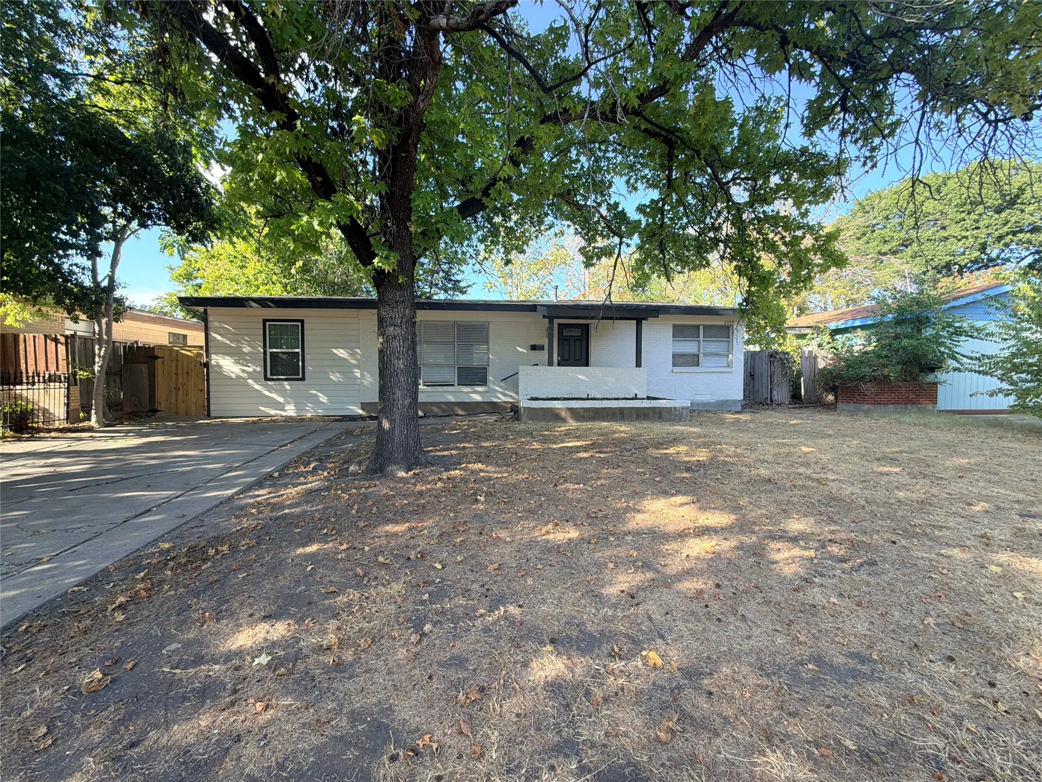 Single Family Residence For Rent in Dallas County , 2309 Ballycastle Drive, Dallas, Texas 75228, 4 Bedroom, 2 Bathroom, Garage spaces, 1,379 Sqft, built in 1953, mls#21393563, Real Estate Agent in Dallas, Homes For Rent in Dallas county, Homes For Rent in Dallas, Realtor in Dallas Texas, Real Estate Brokerage Independent Realty Texas, Luminita Cordes Realtor
