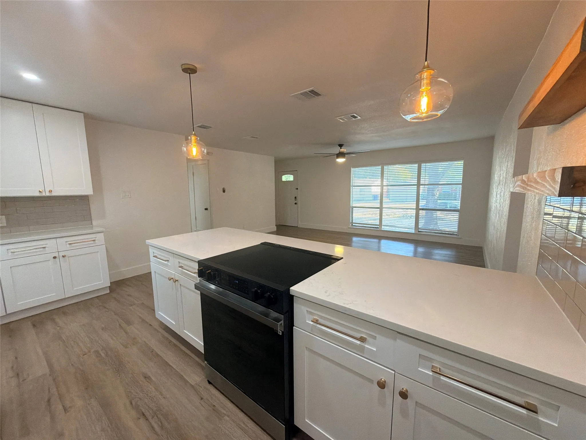 Single Family Residence For Rent in Dallas County , 2309 Ballycastle Drive, Dallas, Texas 75228, 4 Bedroom, 2 Bathroom, Garage spaces, 1,379 Sqft, built in 1953, mls#21393563, Real Estate Agent in Dallas, Homes For Rent in Dallas county, Homes For Rent in Dallas, Realtor in Dallas Texas, Real Estate Brokerage Independent Realty Texas, Luminita Cordes Realtor