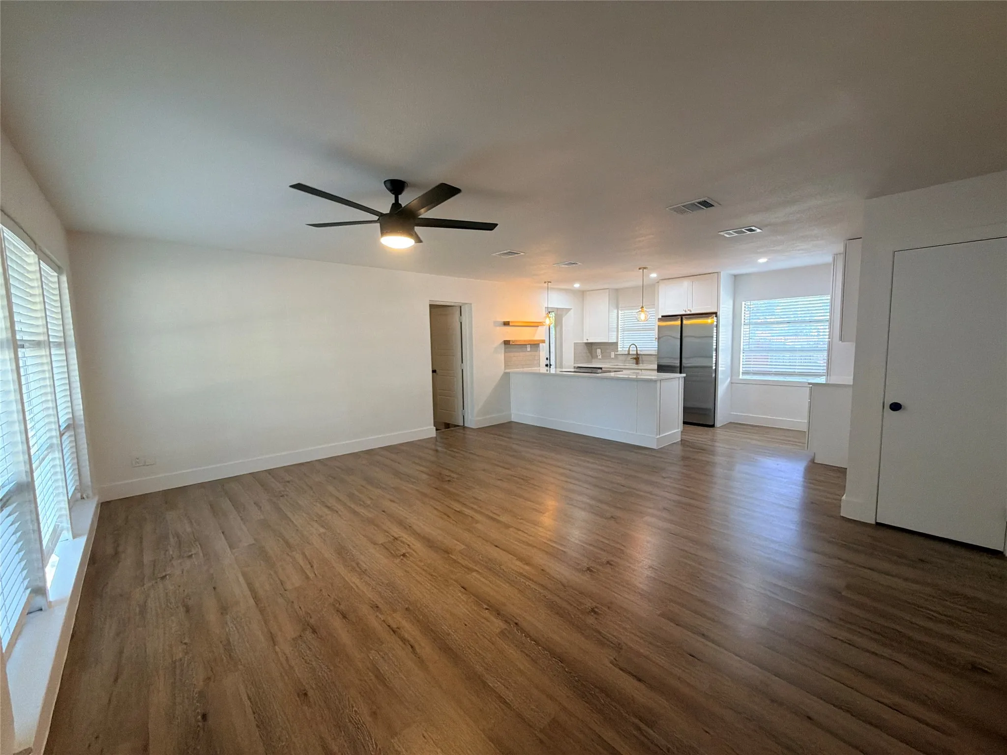 Single Family Residence For Rent in Dallas County , 2309 Ballycastle Drive, Dallas, Texas 75228, 4 Bedroom, 2 Bathroom, Garage spaces, 1,379 Sqft, built in 1953, mls#21393563, Real Estate Agent in Dallas, Homes For Rent in Dallas county, Homes For Rent in Dallas, Realtor in Dallas Texas, Real Estate Brokerage Independent Realty Texas, Luminita Cordes Realtor