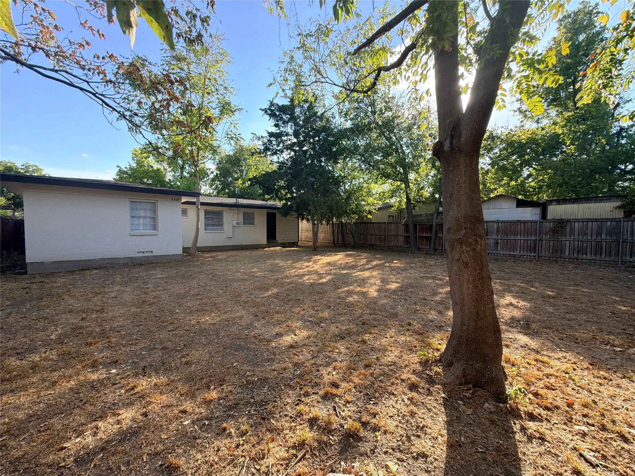 Single Family Residence For Rent in Dallas County , 2309 Ballycastle Drive, Dallas, Texas 75228, 4 Bedroom, 2 Bathroom, Garage spaces, 1,379 Sqft, built in 1953, mls#21393563, Real Estate Agent in Dallas, Homes For Rent in Dallas county, Homes For Rent in Dallas, Realtor in Dallas Texas, Real Estate Brokerage Independent Realty Texas, Luminita Cordes Realtor