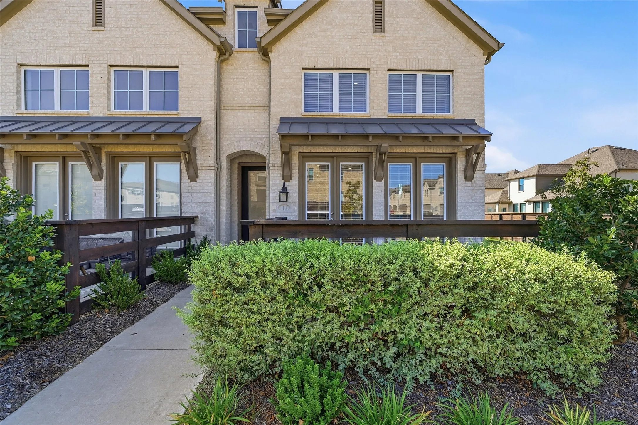 Townhouse For Sale in Grayson County , 1110 Morgan Drive, Sherman, Texas 75090, 3 Bedroom, 3 Bathroom, 2 Garage spaces, 1,803 Sqft, built in 2023, mls#21393071, Real Estate Agent in Sherman, Homes For Sale in Grayson county, Homes For Sale in Sherman, Realtor in Sherman Texas, Real Estate Brokerage Independent Realty Texas, Luminita Cordes Realtor