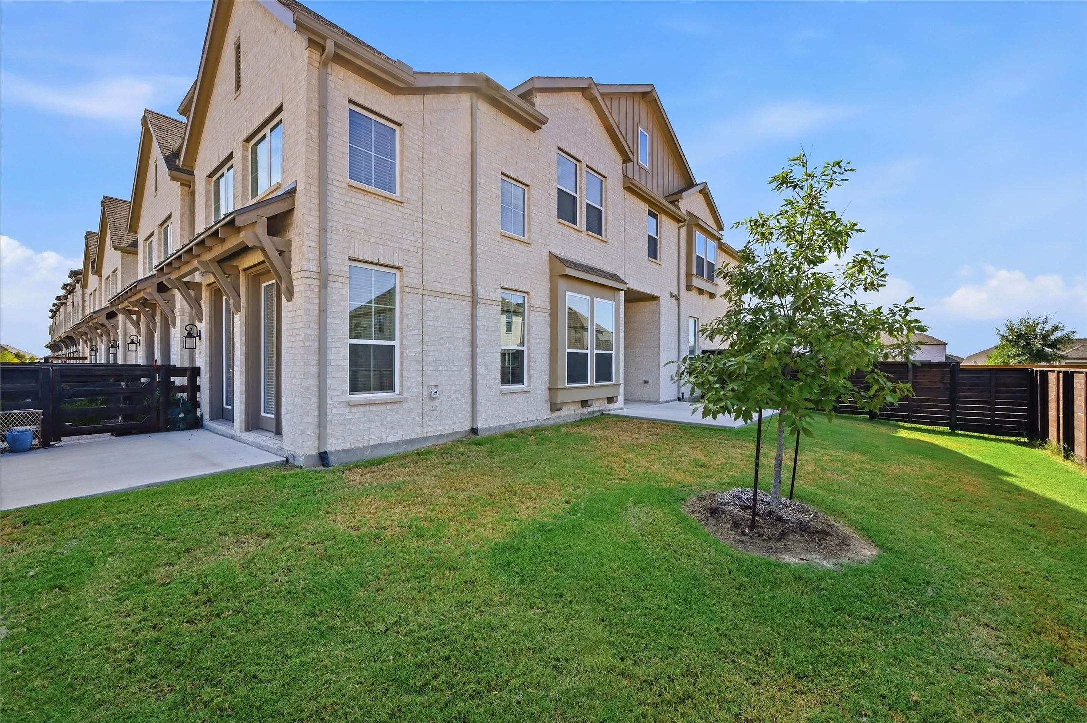 Townhouse For Sale in Grayson County , 1110 Morgan Drive, Sherman, Texas 75090, 3 Bedroom, 3 Bathroom, 2 Garage spaces, 1,803 Sqft, built in 2023, mls#21393071, Real Estate Agent in Sherman, Homes For Sale in Grayson county, Homes For Sale in Sherman, Realtor in Sherman Texas, Real Estate Brokerage Independent Realty Texas, Luminita Cordes Realtor