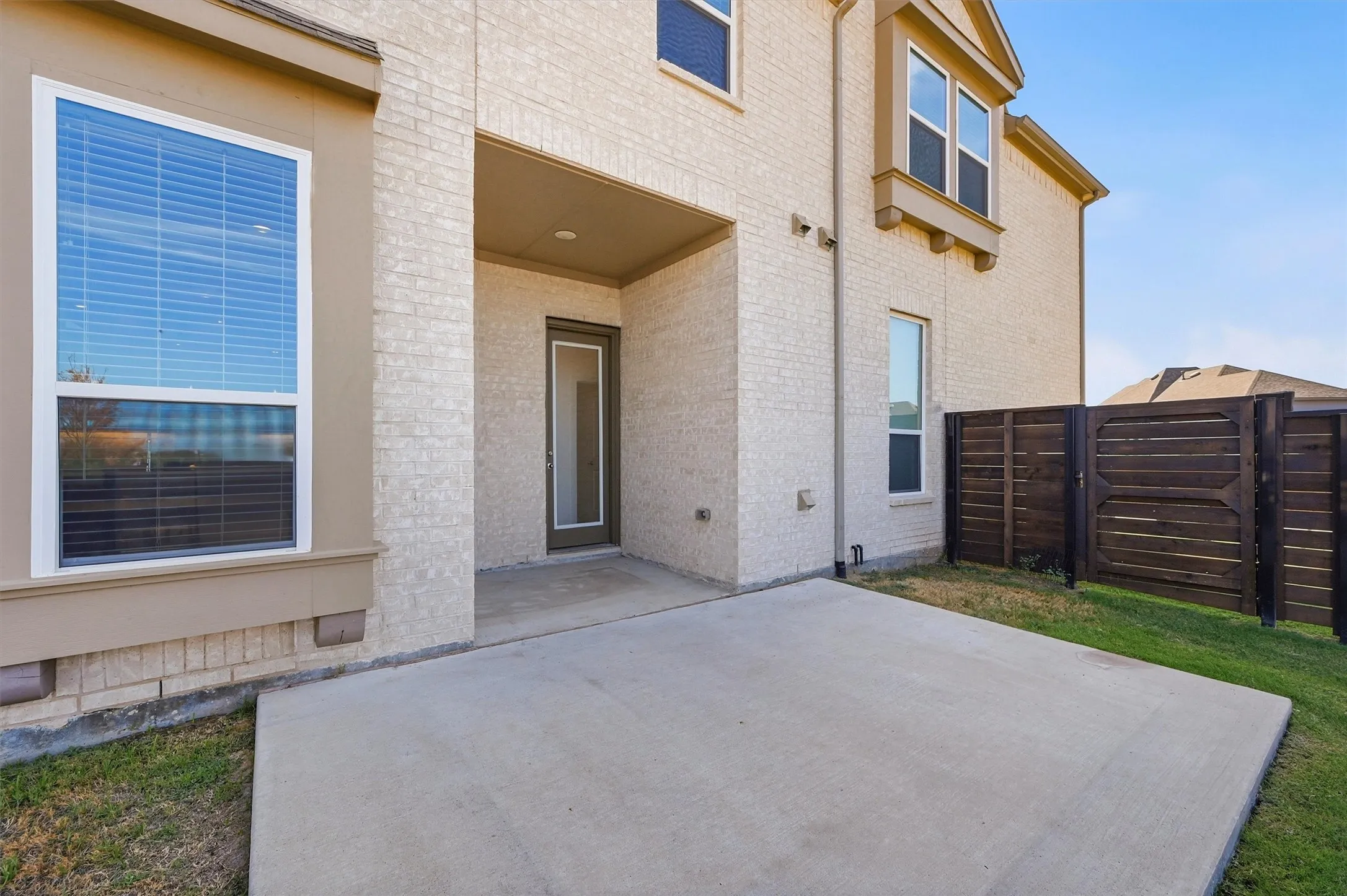 Townhouse For Sale in Grayson County , 1110 Morgan Drive, Sherman, Texas 75090, 3 Bedroom, 3 Bathroom, 2 Garage spaces, 1,803 Sqft, built in 2023, mls#21393071, Real Estate Agent in Sherman, Homes For Sale in Grayson county, Homes For Sale in Sherman, Realtor in Sherman Texas, Real Estate Brokerage Independent Realty Texas, Luminita Cordes Realtor