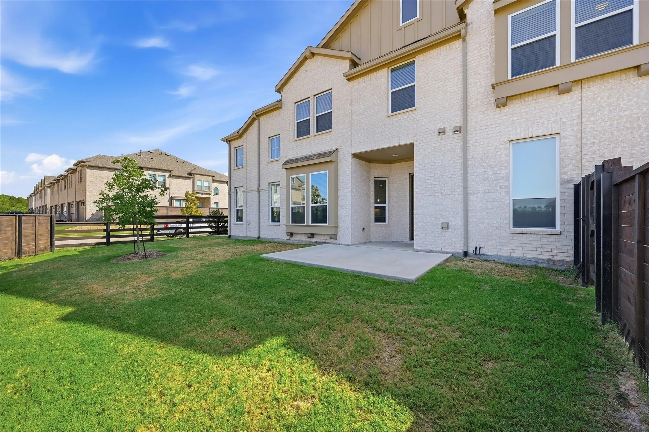 Townhouse For Sale in Grayson County , 1110 Morgan Drive, Sherman, Texas 75090, 3 Bedroom, 3 Bathroom, 2 Garage spaces, 1,803 Sqft, built in 2023, mls#21393071, Real Estate Agent in Sherman, Homes For Sale in Grayson county, Homes For Sale in Sherman, Realtor in Sherman Texas, Real Estate Brokerage Independent Realty Texas, Luminita Cordes Realtor