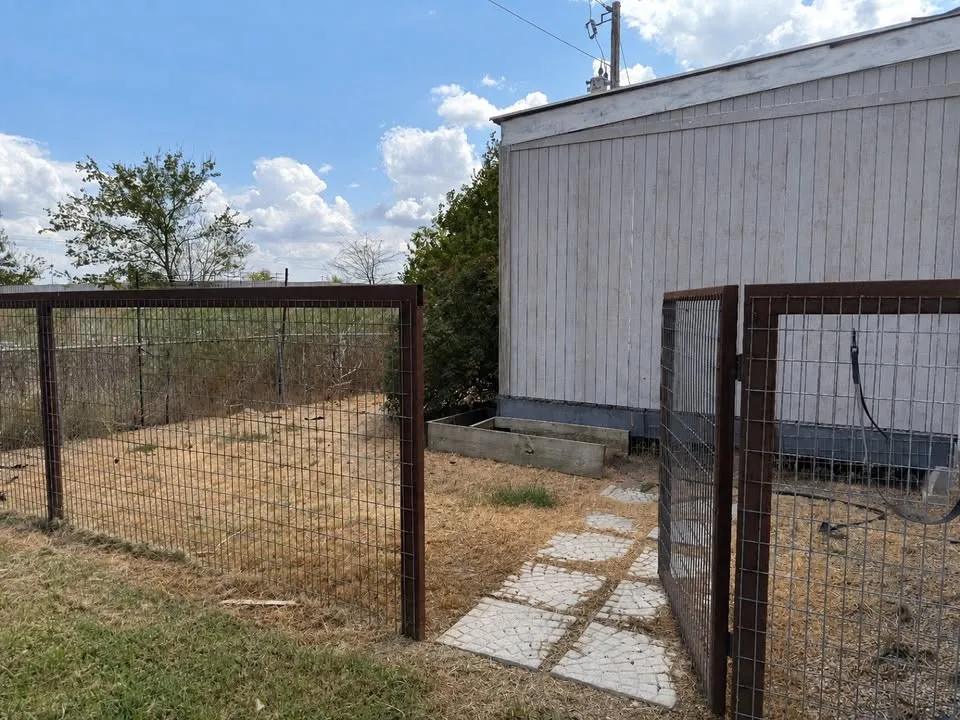 Single Family Residence For Rent in Hunt County , 8810 Fm 751, Quinlan, Texas 75474, 3 Bedroom, 1 Bathroom, Garage spaces, 1,500 Sqft, built in 2012, mls#21392883, Real Estate Agent in Quinlan, Homes For Rent in Hunt county, Homes For Rent in Quinlan, Realtor in Quinlan Texas, Real Estate Brokerage Independent Realty Texas, Luminita Cordes Realtor