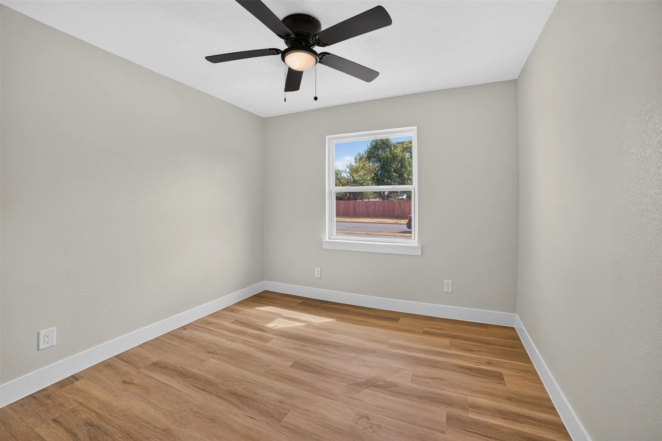Single Family Residence For Sale in Dallas County , 7717 Woodshire Drive, Dallas, Texas 75232, 4 Bedroom, 2 Bathroom, Garage spaces, 1,254 Sqft, built in 1960, mls#21393565, Real Estate Agent in Dallas, Homes For Sale in Dallas county, Homes For Sale in Dallas, Realtor in Dallas Texas, Real Estate Brokerage Independent Realty Texas, Luminita Cordes Realtor