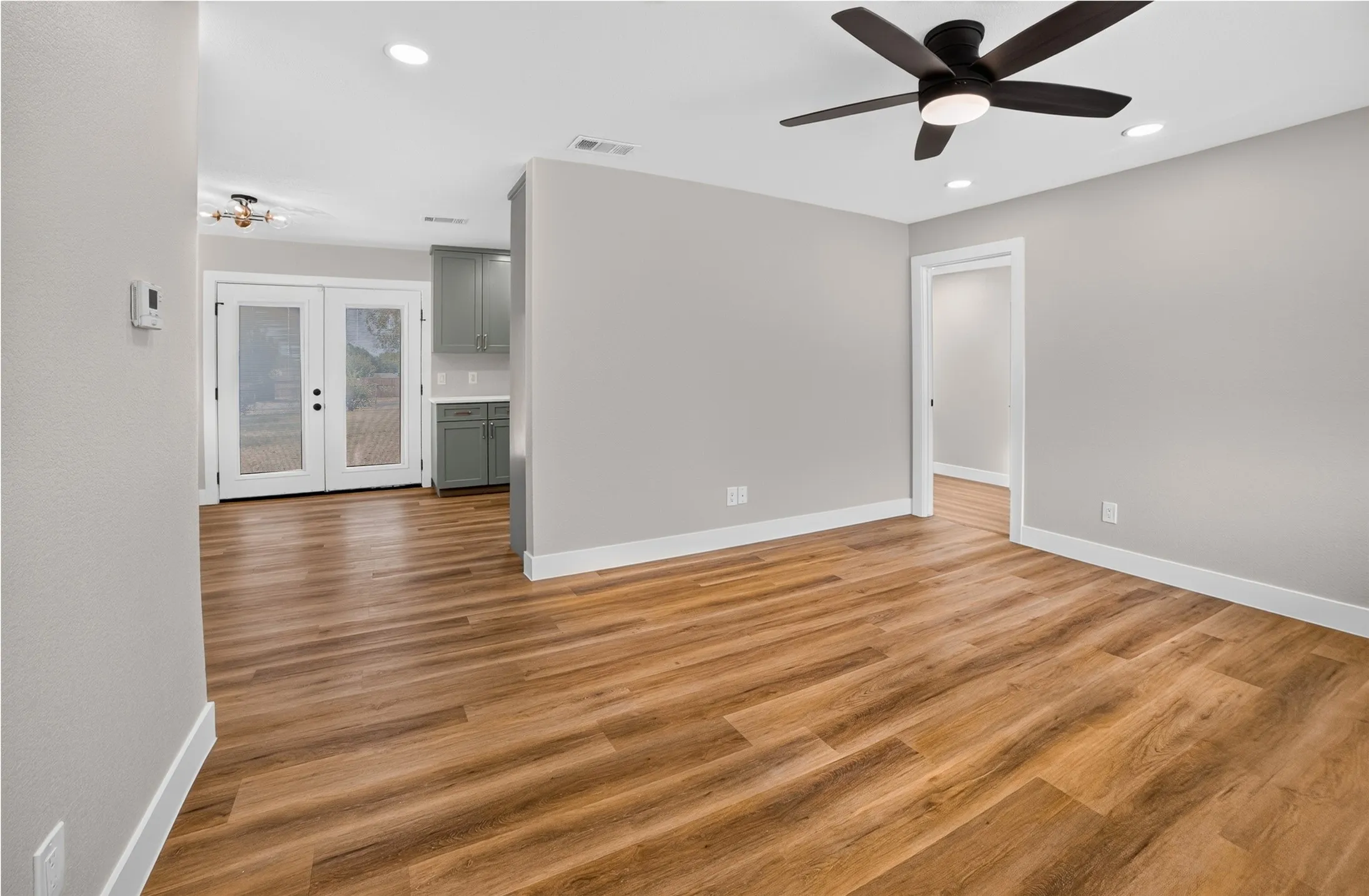 Single Family Residence For Sale in Dallas County , 7717 Woodshire Drive, Dallas, Texas 75232, 4 Bedroom, 2 Bathroom, Garage spaces, 1,254 Sqft, built in 1960, mls#21393565, Real Estate Agent in Dallas, Homes For Sale in Dallas county, Homes For Sale in Dallas, Realtor in Dallas Texas, Real Estate Brokerage Independent Realty Texas, Luminita Cordes Realtor