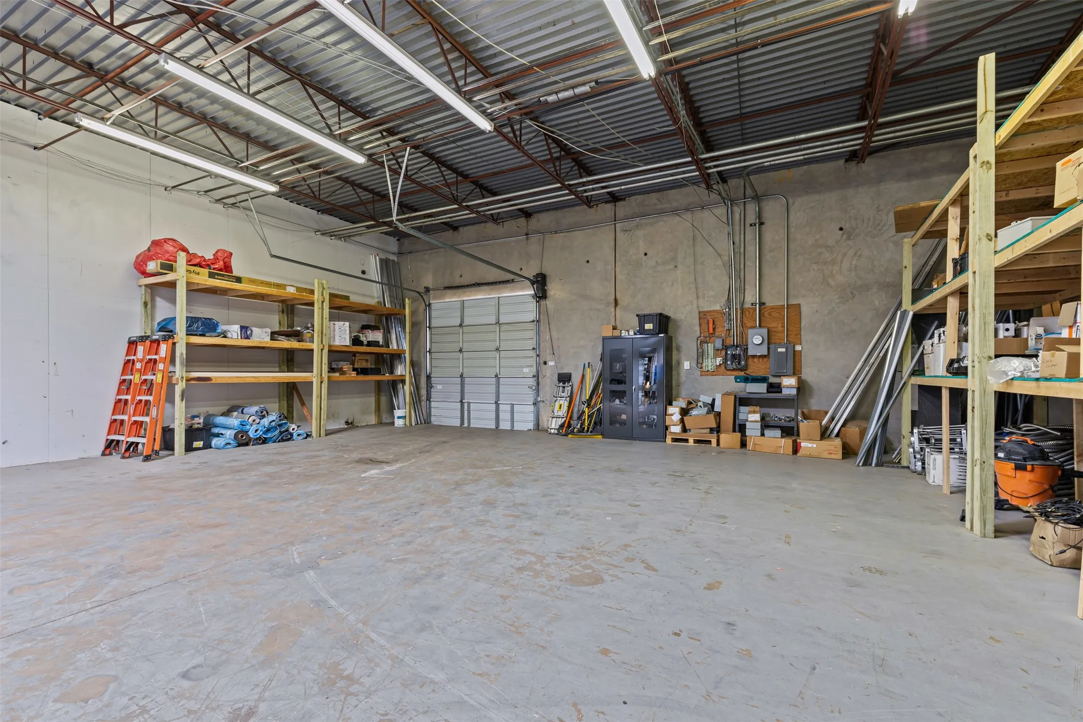 Industrial For Rent in Dallas County , 11127 Shady Trail 104, Dallas, Texas 75229, 0, 0, Garage spaces, 0 Sqft, built in 1981, mls#21393566, Real Estate Agent in Dallas, Homes For Rent in Dallas county, Homes For Rent in Dallas, Realtor in Dallas Texas, Real Estate Brokerage Independent Realty Texas, Luminita Cordes Realtor
