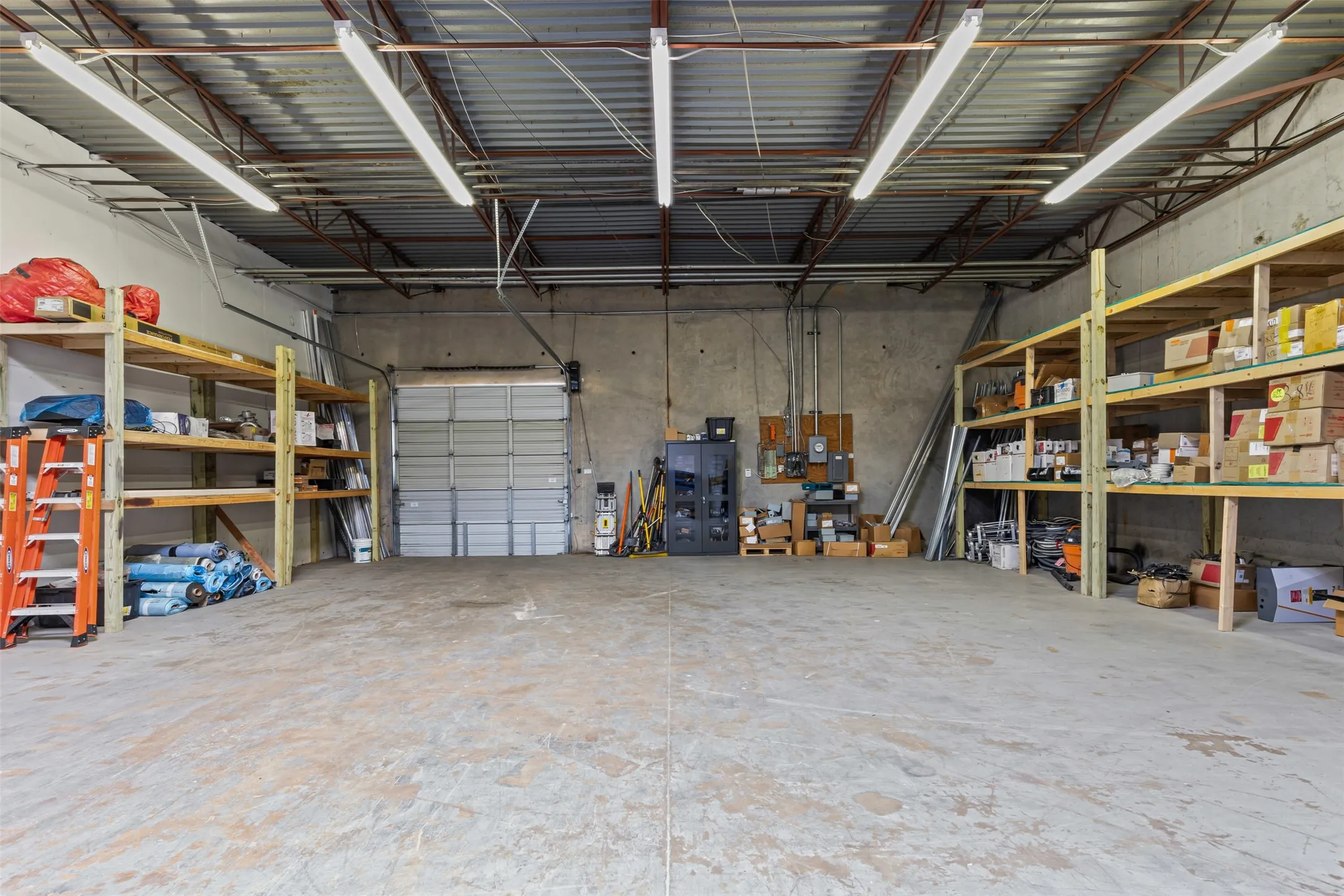 Industrial For Rent in Dallas County , 11127 Shady Trail 104, Dallas, Texas 75229, 0, 0, Garage spaces, 0 Sqft, built in 1981, mls#21393566, Real Estate Agent in Dallas, Homes For Rent in Dallas county, Homes For Rent in Dallas, Realtor in Dallas Texas, Real Estate Brokerage Independent Realty Texas, Luminita Cordes Realtor