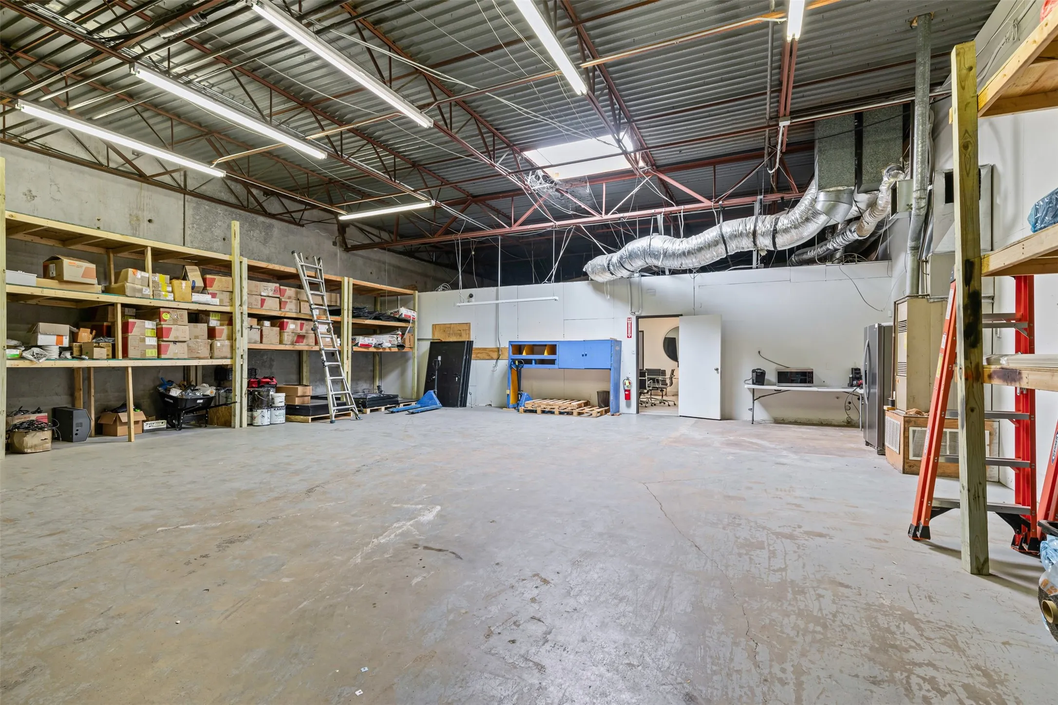 Industrial For Rent in Dallas County , 11127 Shady Trail 104, Dallas, Texas 75229, 0, 0, Garage spaces, 0 Sqft, built in 1981, mls#21393566, Real Estate Agent in Dallas, Homes For Rent in Dallas county, Homes For Rent in Dallas, Realtor in Dallas Texas, Real Estate Brokerage Independent Realty Texas, Luminita Cordes Realtor