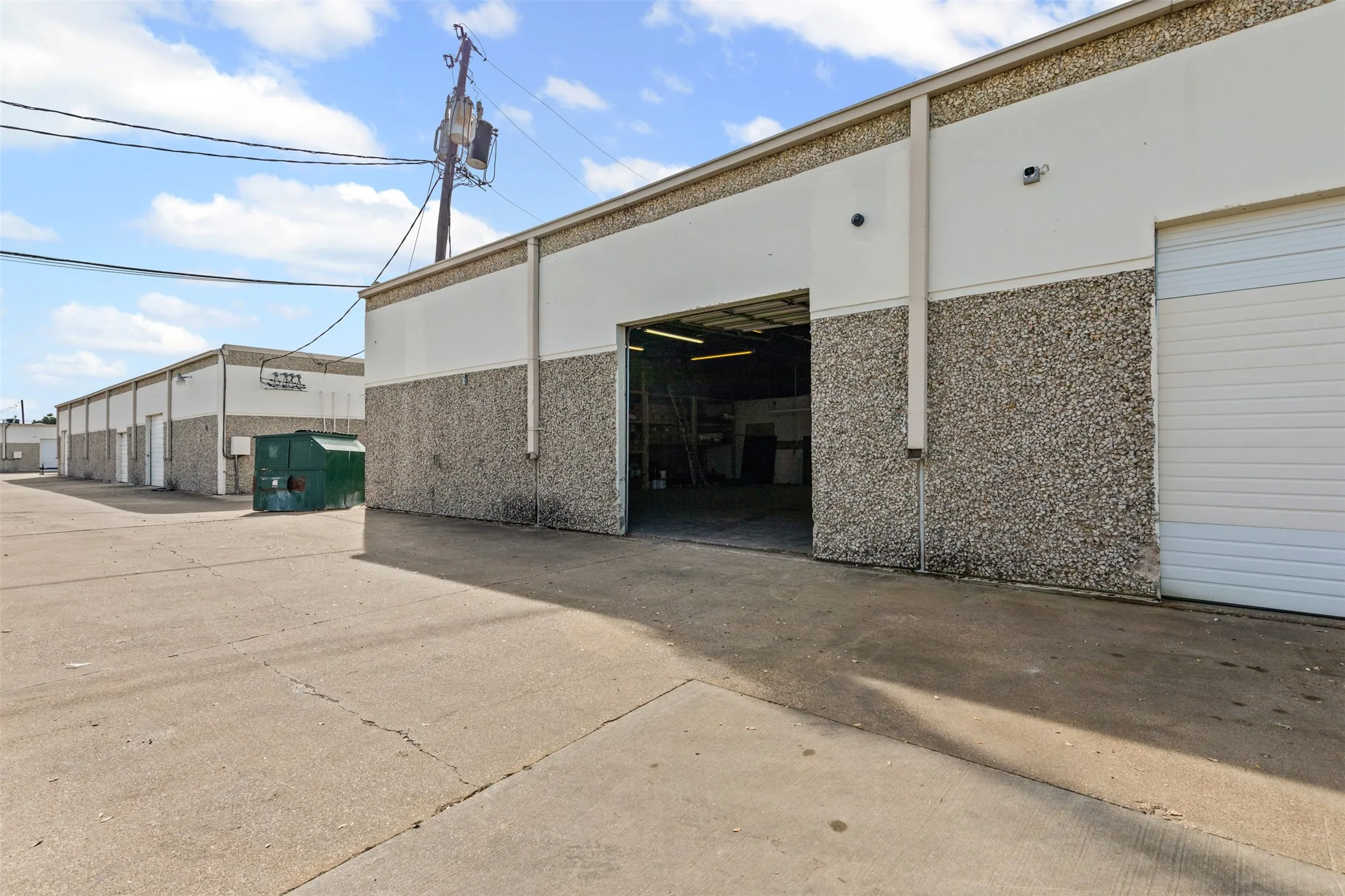 Industrial For Rent in Dallas County , 11127 Shady Trail 104, Dallas, Texas 75229, 0, 0, Garage spaces, 0 Sqft, built in 1981, mls#21393566, Real Estate Agent in Dallas, Homes For Rent in Dallas county, Homes For Rent in Dallas, Realtor in Dallas Texas, Real Estate Brokerage Independent Realty Texas, Luminita Cordes Realtor