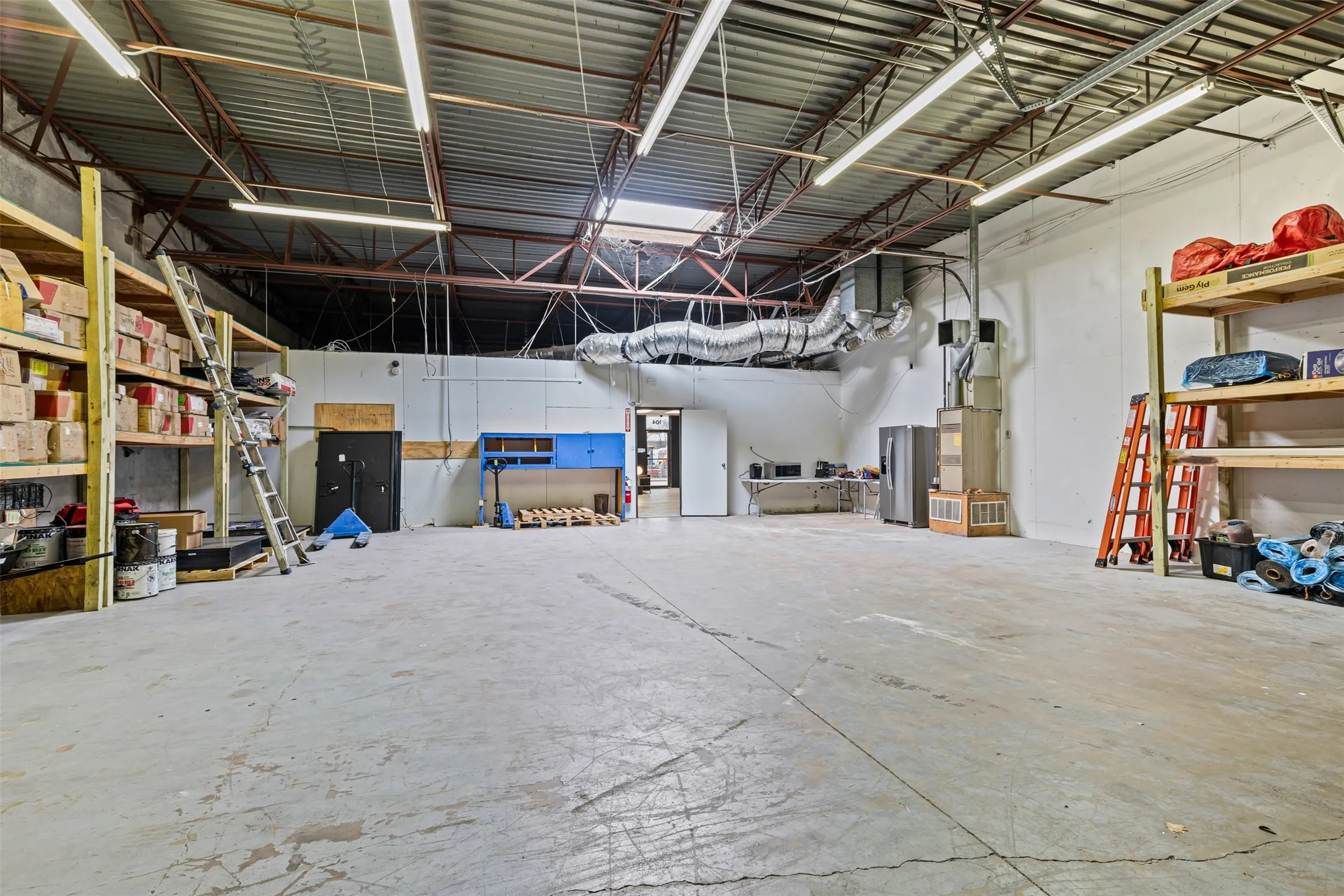 Industrial For Rent in Dallas County , 11127 Shady Trail 104, Dallas, Texas 75229, 0, 0, Garage spaces, 0 Sqft, built in 1981, mls#21393566, Real Estate Agent in Dallas, Homes For Rent in Dallas county, Homes For Rent in Dallas, Realtor in Dallas Texas, Real Estate Brokerage Independent Realty Texas, Luminita Cordes Realtor