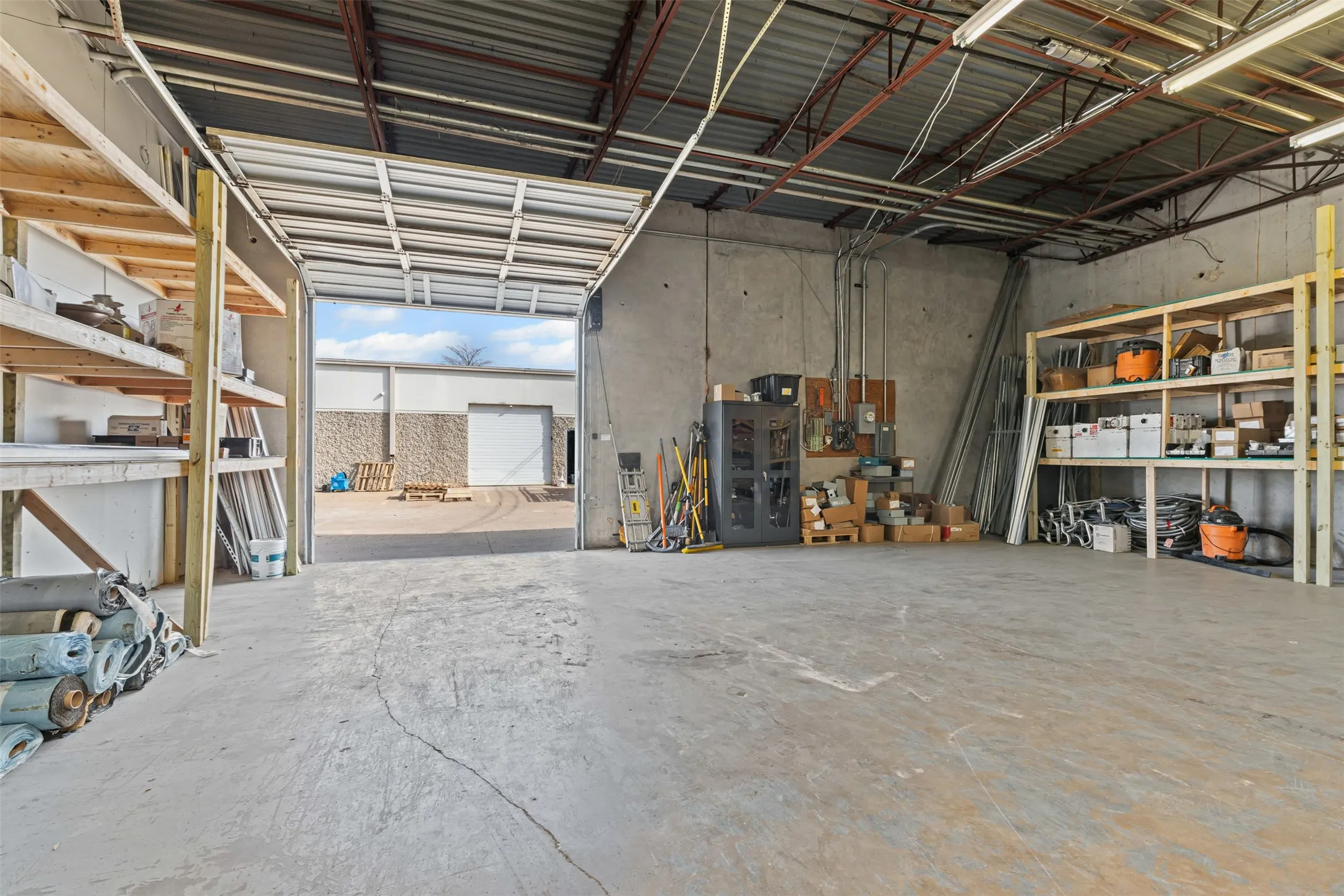 Industrial For Rent in Dallas County , 11127 Shady Trail 104, Dallas, Texas 75229, 0, 0, Garage spaces, 0 Sqft, built in 1981, mls#21393566, Real Estate Agent in Dallas, Homes For Rent in Dallas county, Homes For Rent in Dallas, Realtor in Dallas Texas, Real Estate Brokerage Independent Realty Texas, Luminita Cordes Realtor