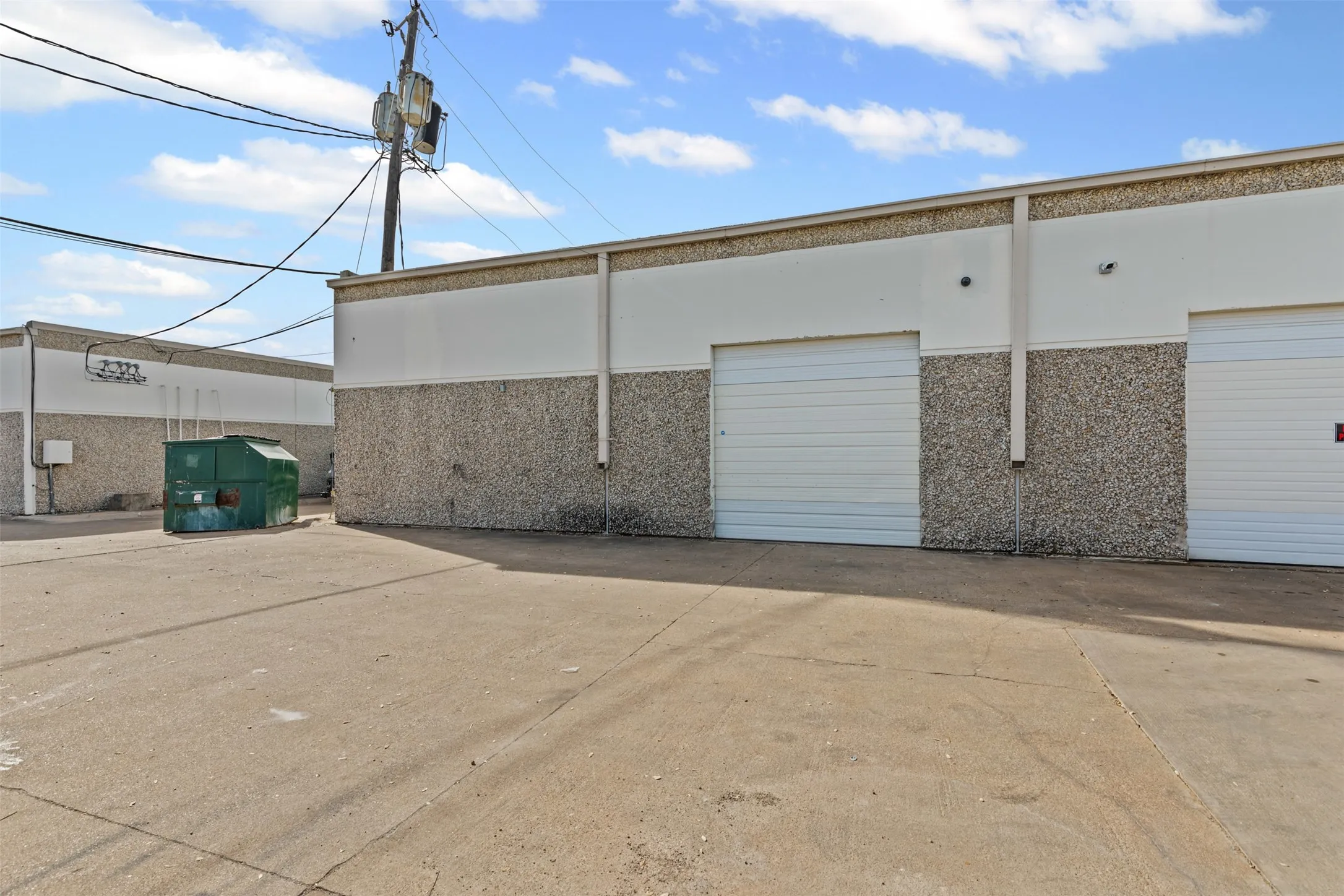 Industrial For Rent in Dallas County , 11127 Shady Trail 104, Dallas, Texas 75229, 0, 0, Garage spaces, 0 Sqft, built in 1981, mls#21393566, Real Estate Agent in Dallas, Homes For Rent in Dallas county, Homes For Rent in Dallas, Realtor in Dallas Texas, Real Estate Brokerage Independent Realty Texas, Luminita Cordes Realtor