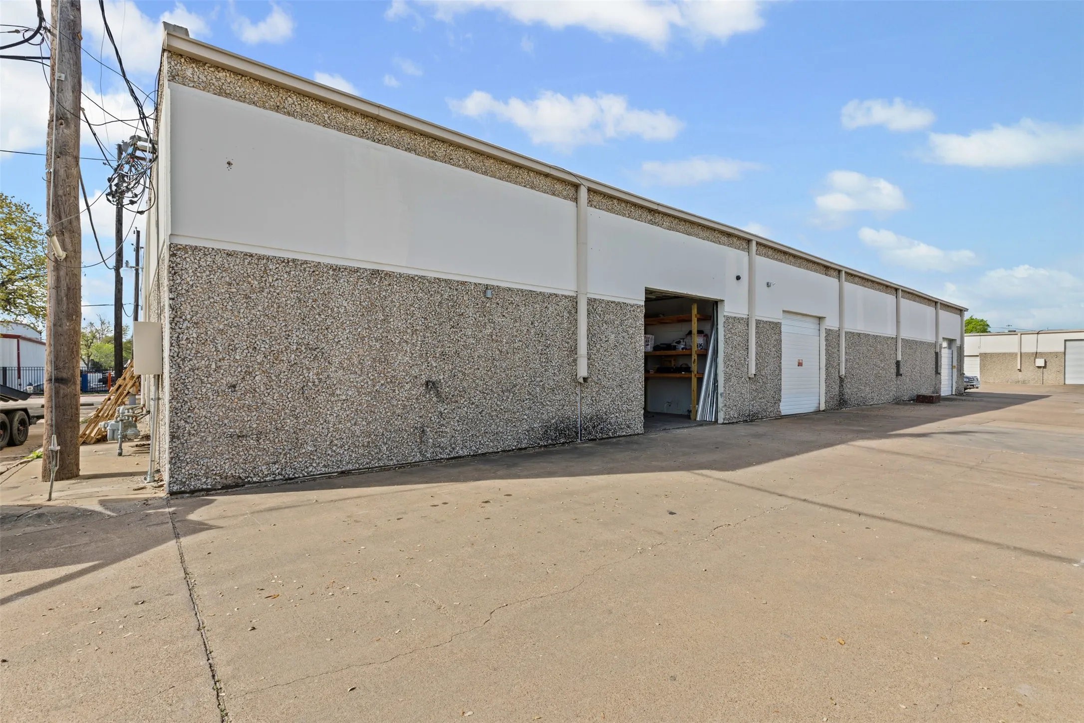 Industrial For Rent in Dallas County , 11127 Shady Trail 104, Dallas, Texas 75229, 0, 0, Garage spaces, 0 Sqft, built in 1981, mls#21393566, Real Estate Agent in Dallas, Homes For Rent in Dallas county, Homes For Rent in Dallas, Realtor in Dallas Texas, Real Estate Brokerage Independent Realty Texas, Luminita Cordes Realtor