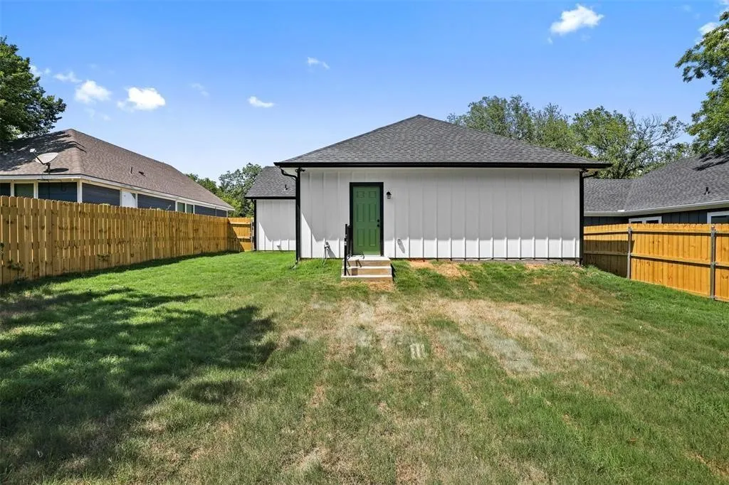 Single Family Residence For Rent in Grayson County , 512 E Heron Street, Denison, Texas 75021, 3 Bedroom, 2 Bathroom, 1 Garage spaces, 1,341 Sqft, built in 2023, mls#21393569, Real Estate Agent in Denison, Homes For Rent in Grayson county, Homes For Rent in Denison, Realtor in Denison Texas, Real Estate Brokerage Independent Realty Texas, Luminita Cordes Realtor