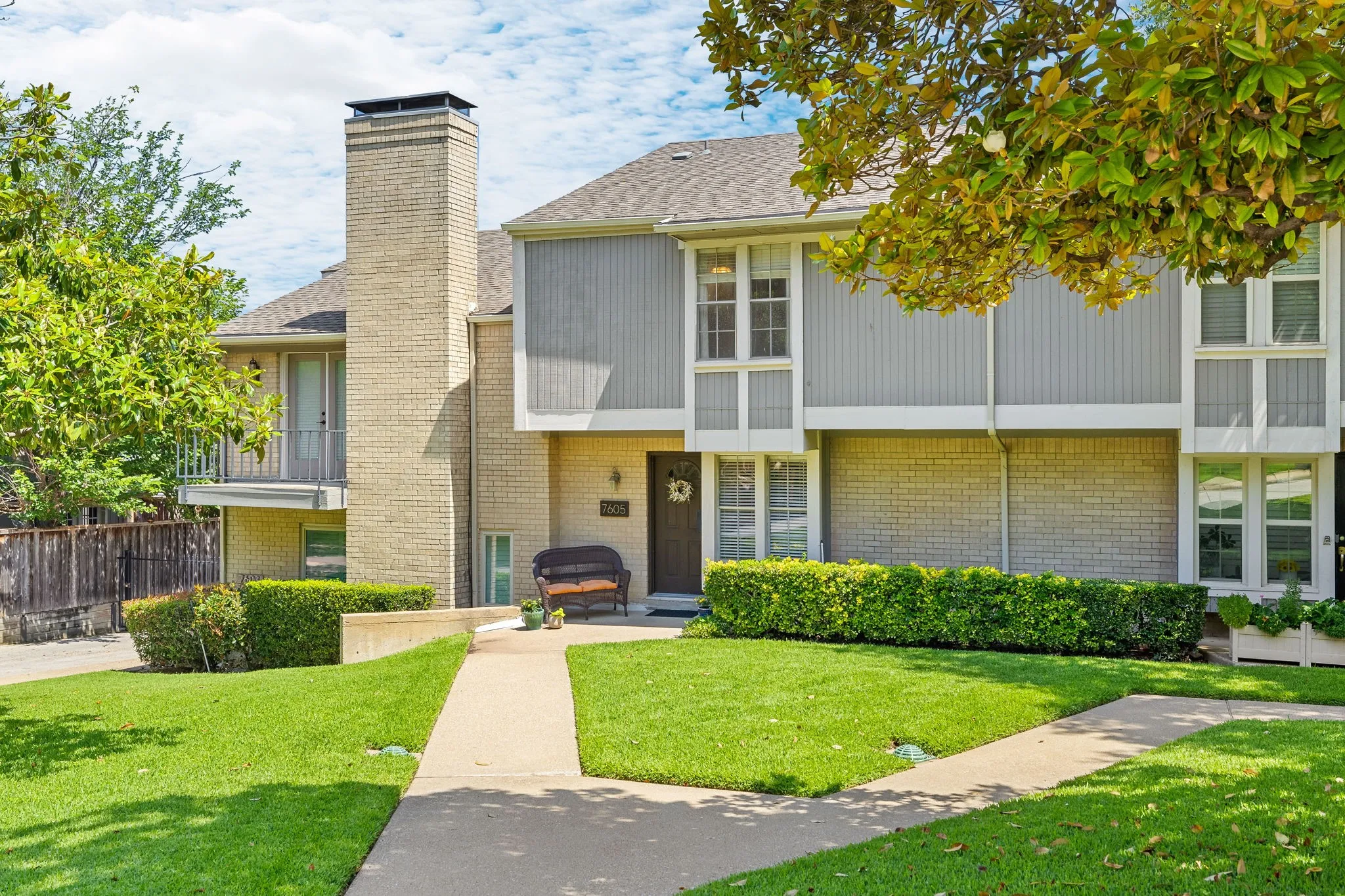 Condominium For Sale in Dallas County , 7605 Woodthrush Drive, Dallas, Texas 75230, 3 Bedroom, 3 Bathroom, Garage spaces, 1,535 Sqft, built in 1969, mls#21393570, Real Estate Agent in Dallas, Homes For Sale in Dallas county, Homes For Sale in Dallas, Realtor in Dallas Texas, Real Estate Brokerage Independent Realty Texas, Luminita Cordes Realtor