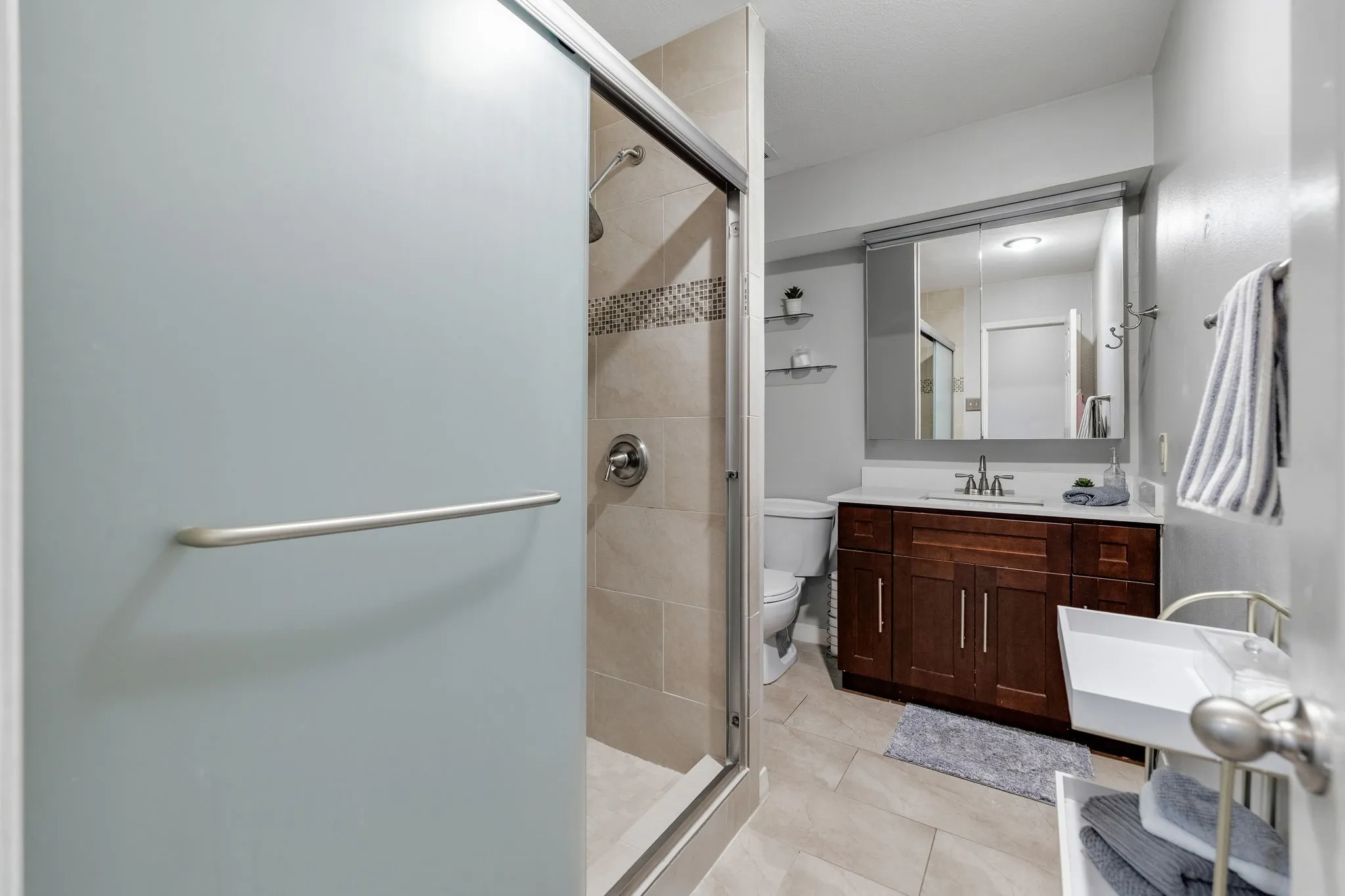 Condominium For Sale in Dallas County , 7605 Woodthrush Drive, Dallas, Texas 75230, 3 Bedroom, 3 Bathroom, Garage spaces, 1,535 Sqft, built in 1969, mls#21393570, Real Estate Agent in Dallas, Homes For Sale in Dallas county, Homes For Sale in Dallas, Realtor in Dallas Texas, Real Estate Brokerage Independent Realty Texas, Luminita Cordes Realtor