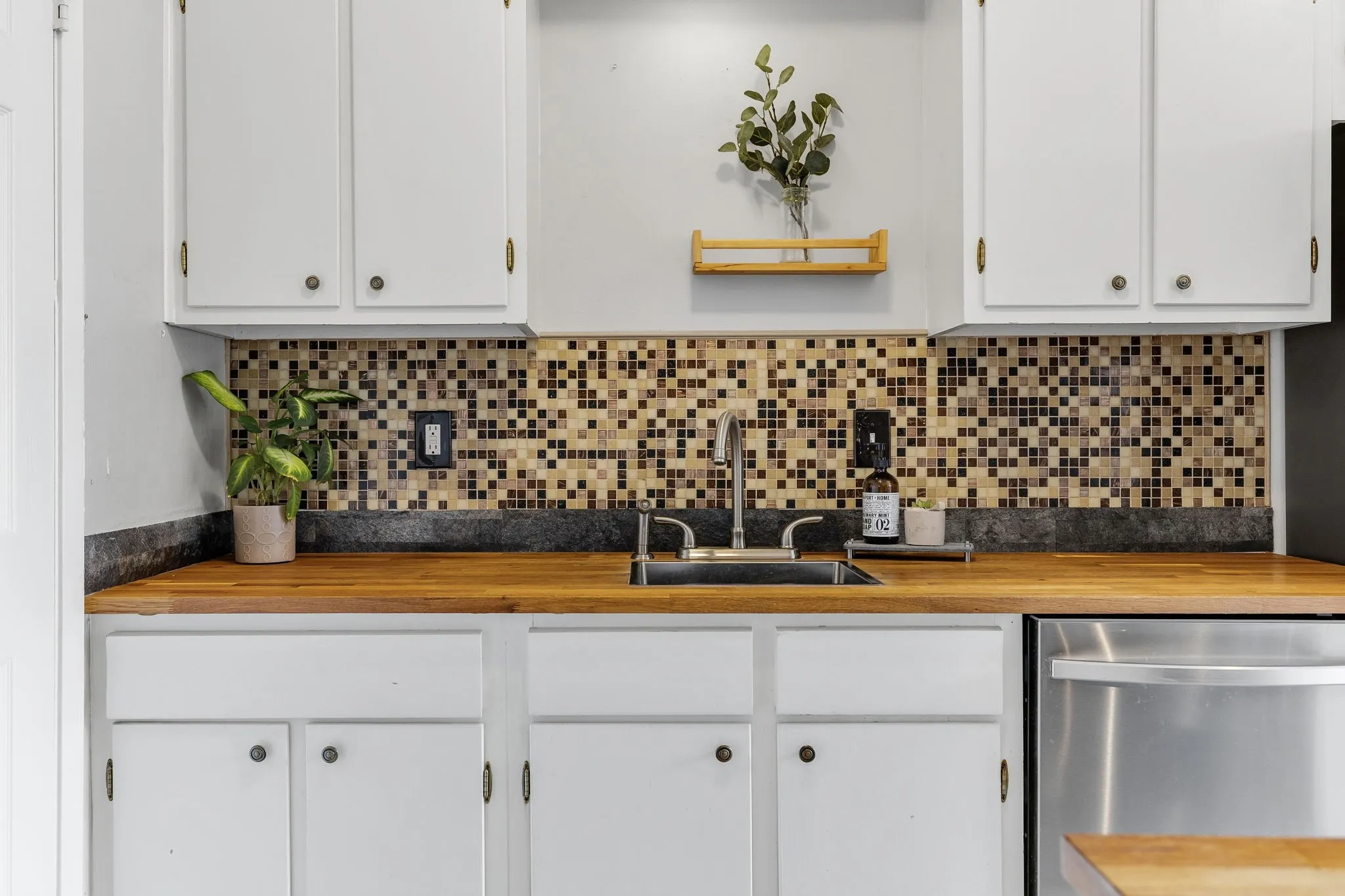 Condominium For Sale in Dallas County , 7605 Woodthrush Drive, Dallas, Texas 75230, 3 Bedroom, 3 Bathroom, Garage spaces, 1,535 Sqft, built in 1969, mls#21393570, Real Estate Agent in Dallas, Homes For Sale in Dallas county, Homes For Sale in Dallas, Realtor in Dallas Texas, Real Estate Brokerage Independent Realty Texas, Luminita Cordes Realtor