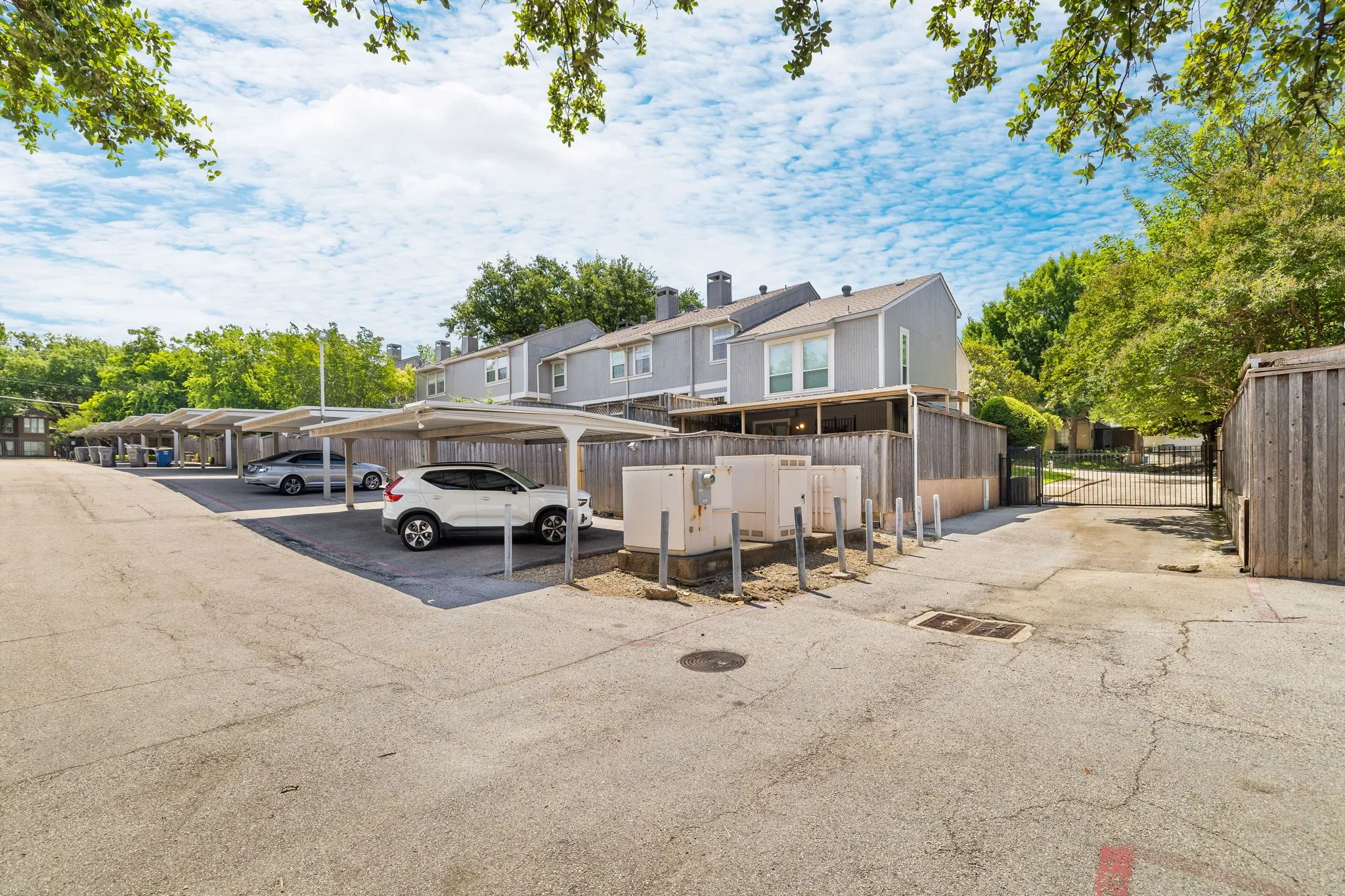 Condominium For Sale in Dallas County , 7605 Woodthrush Drive, Dallas, Texas 75230, 3 Bedroom, 3 Bathroom, Garage spaces, 1,535 Sqft, built in 1969, mls#21393570, Real Estate Agent in Dallas, Homes For Sale in Dallas county, Homes For Sale in Dallas, Realtor in Dallas Texas, Real Estate Brokerage Independent Realty Texas, Luminita Cordes Realtor