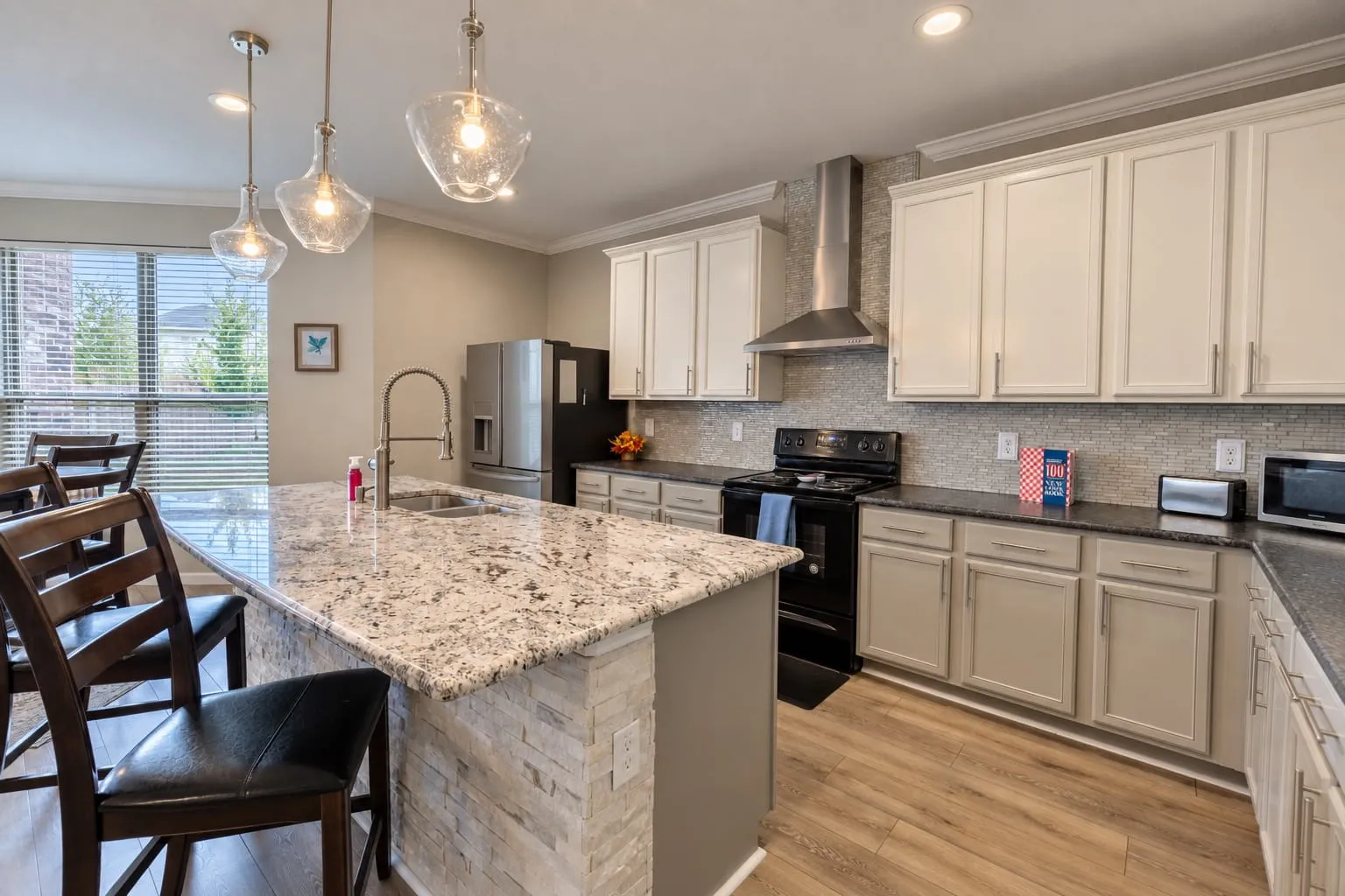 Single Family Residence For Sale in Tarrant County , 6261 Bollard Drive, Fort Worth, Texas 76179, 4 Bedroom, 3 Bathroom, 2 Garage spaces, 2,702 Sqft, built in 2017, mls#21393208, Real Estate Agent in Fort Worth, Homes For Sale in Tarrant county, Homes For Sale in Fort Worth, Realtor in Fort Worth Texas, Real Estate Brokerage Independent Realty Texas, Luminita Cordes Realtor