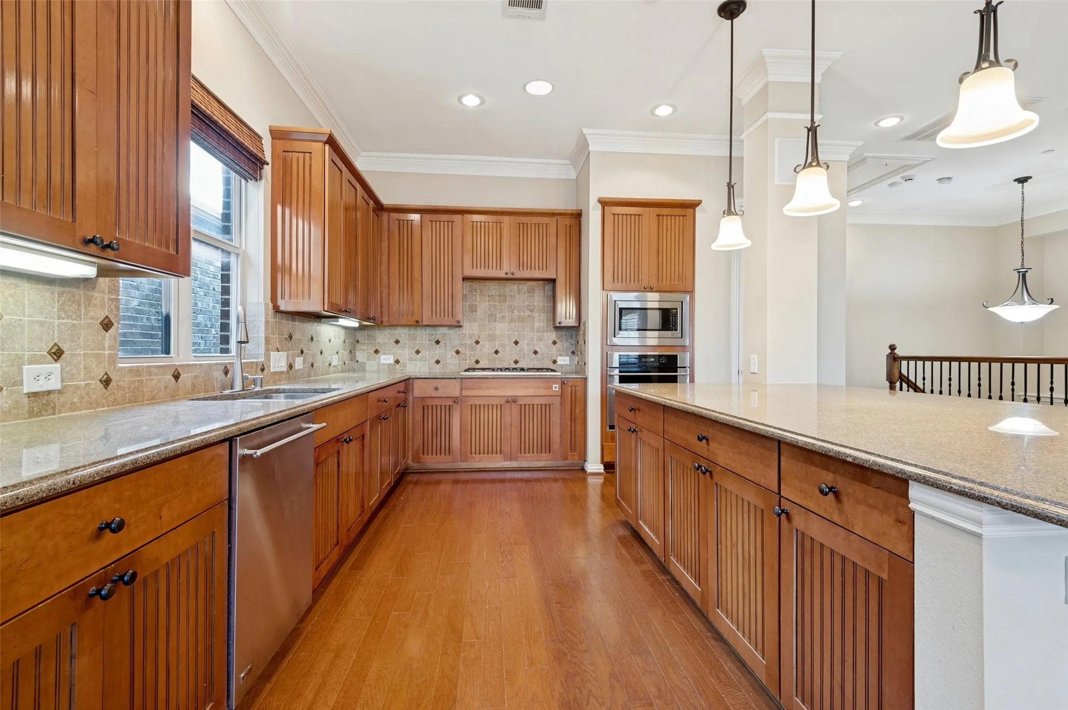 Townhouse For Rent in Tarrant County , 2225 Cameron Crossing, Grapevine, Texas 76051, 3 Bedroom, 3 Bathroom, 2 Garage spaces, 2,309 Sqft, built in 2008, mls#21388177, Real Estate Agent in Grapevine, Homes For Rent in Tarrant county, Homes For Rent in Grapevine, Realtor in Grapevine Texas, Real Estate Brokerage Independent Realty Texas, Luminita Cordes Realtor