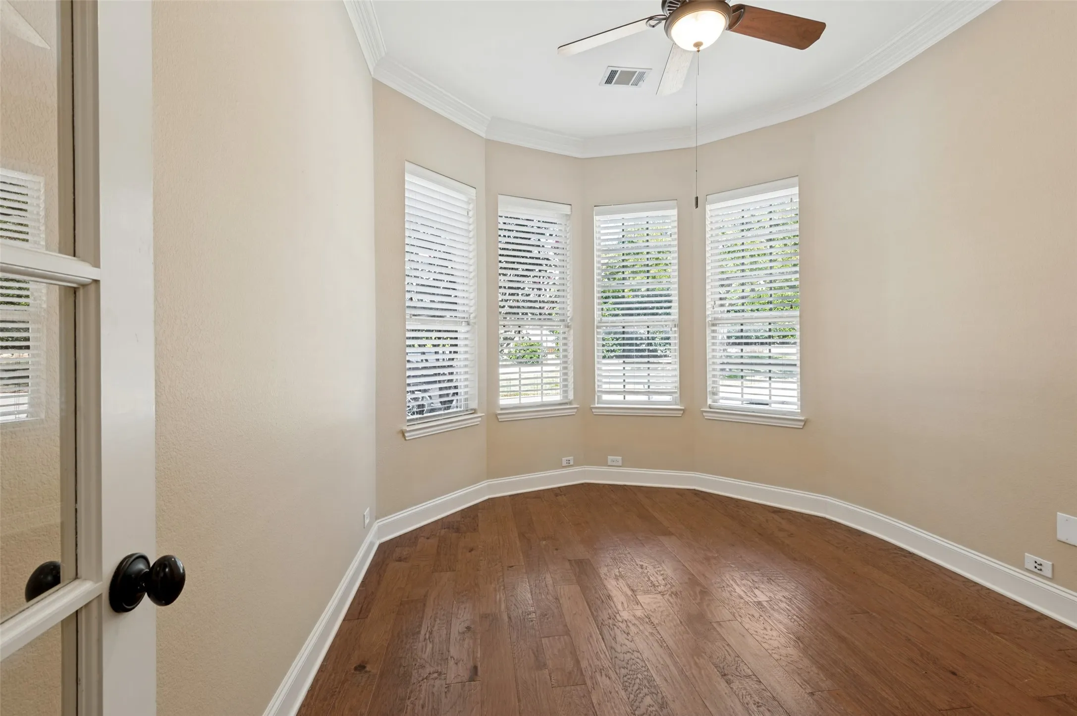 Townhouse For Rent in Tarrant County , 2225 Cameron Crossing, Grapevine, Texas 76051, 3 Bedroom, 3 Bathroom, 2 Garage spaces, 2,309 Sqft, built in 2008, mls#21388177, Real Estate Agent in Grapevine, Homes For Rent in Tarrant county, Homes For Rent in Grapevine, Realtor in Grapevine Texas, Real Estate Brokerage Independent Realty Texas, Luminita Cordes Realtor