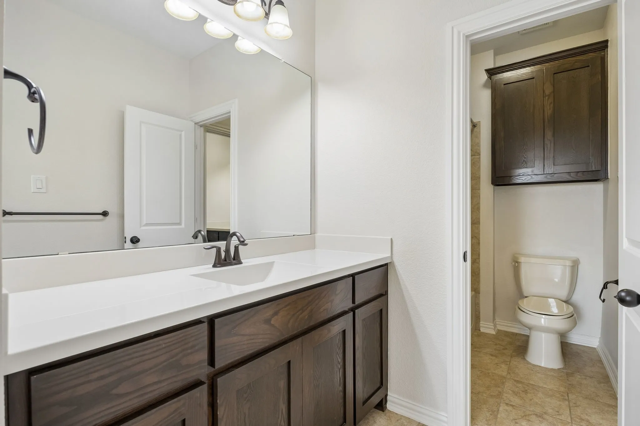 Single Family Residence For Sale in Dallas County , 6685 Escena Boulevard, Irving, Texas 75039, 4 Bedroom, 5 Bathroom, 2 Garage spaces, 2,907 Sqft, built in 2012, mls#21392583, Real Estate Agent in Irving, Homes For Sale in Dallas county, Homes For Sale in Irving, Realtor in Irving Texas, Real Estate Brokerage Independent Realty Texas, Luminita Cordes Realtor