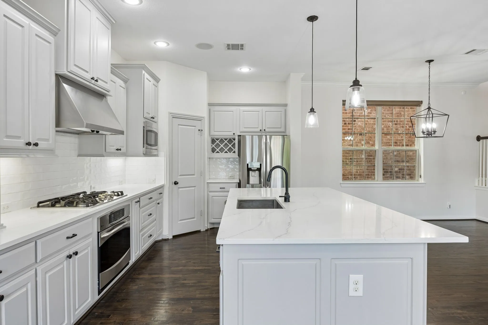 Single Family Residence For Sale in Dallas County , 6685 Escena Boulevard, Irving, Texas 75039, 4 Bedroom, 5 Bathroom, 2 Garage spaces, 2,907 Sqft, built in 2012, mls#21392583, Real Estate Agent in Irving, Homes For Sale in Dallas county, Homes For Sale in Irving, Realtor in Irving Texas, Real Estate Brokerage Independent Realty Texas, Luminita Cordes Realtor