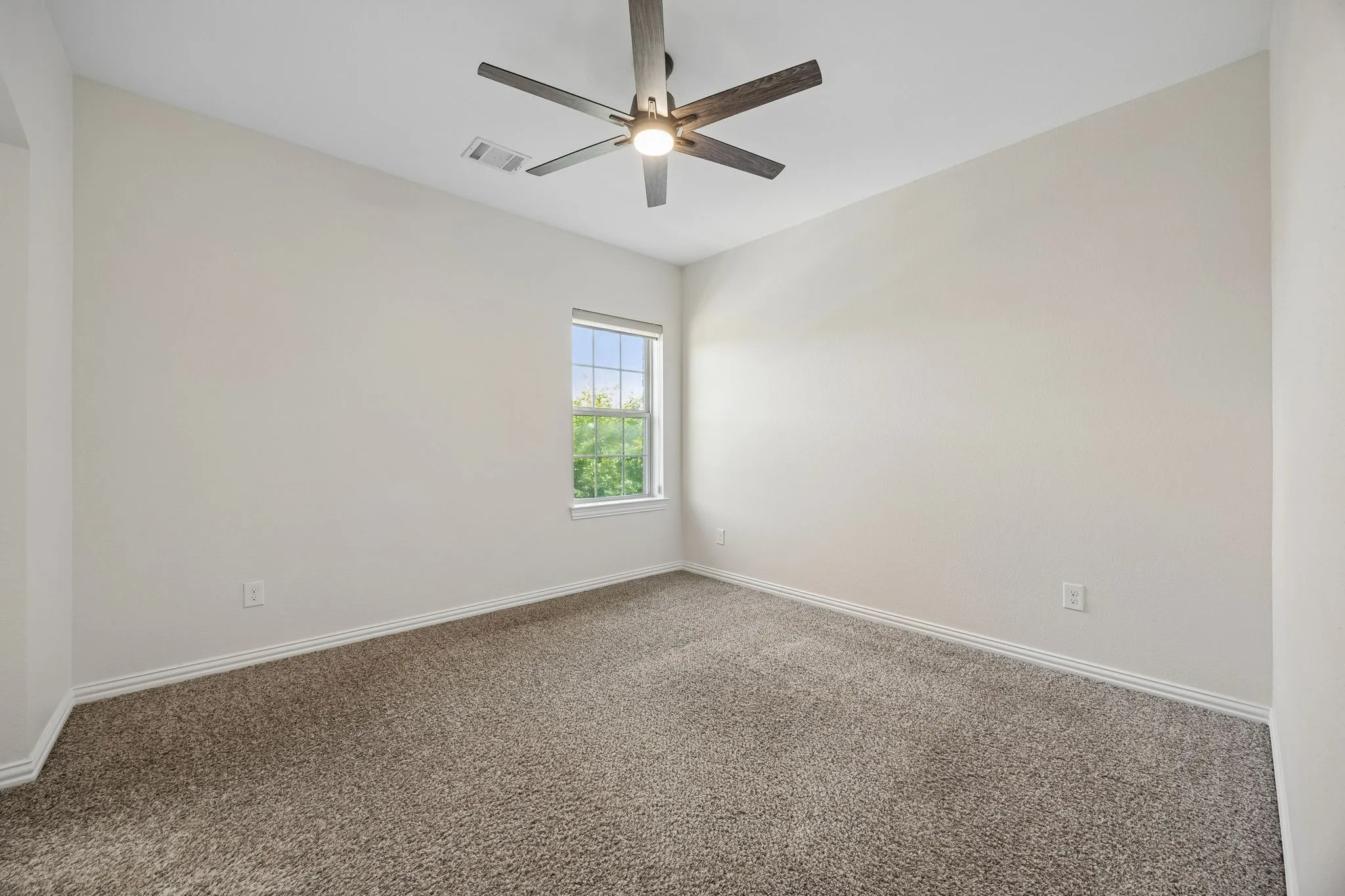 Single Family Residence For Sale in Dallas County , 6685 Escena Boulevard, Irving, Texas 75039, 4 Bedroom, 5 Bathroom, 2 Garage spaces, 2,907 Sqft, built in 2012, mls#21392583, Real Estate Agent in Irving, Homes For Sale in Dallas county, Homes For Sale in Irving, Realtor in Irving Texas, Real Estate Brokerage Independent Realty Texas, Luminita Cordes Realtor