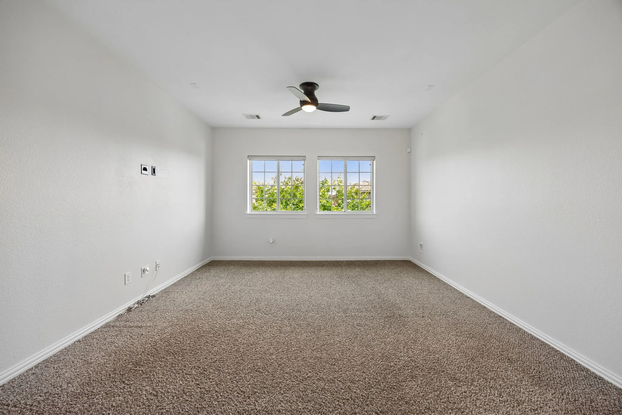 Single Family Residence For Sale in Dallas County , 6685 Escena Boulevard, Irving, Texas 75039, 4 Bedroom, 5 Bathroom, 2 Garage spaces, 2,907 Sqft, built in 2012, mls#21392583, Real Estate Agent in Irving, Homes For Sale in Dallas county, Homes For Sale in Irving, Realtor in Irving Texas, Real Estate Brokerage Independent Realty Texas, Luminita Cordes Realtor