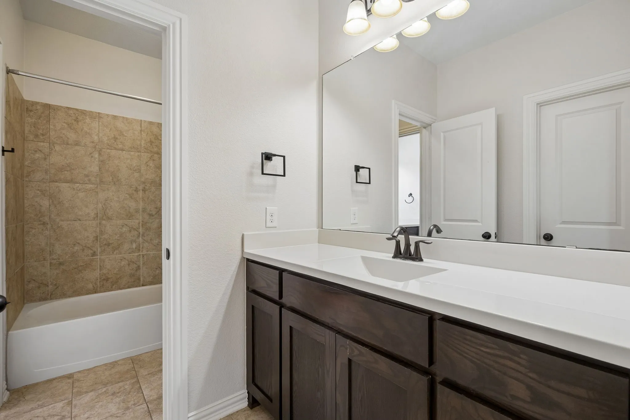 Single Family Residence For Sale in Dallas County , 6685 Escena Boulevard, Irving, Texas 75039, 4 Bedroom, 5 Bathroom, 2 Garage spaces, 2,907 Sqft, built in 2012, mls#21392583, Real Estate Agent in Irving, Homes For Sale in Dallas county, Homes For Sale in Irving, Realtor in Irving Texas, Real Estate Brokerage Independent Realty Texas, Luminita Cordes Realtor