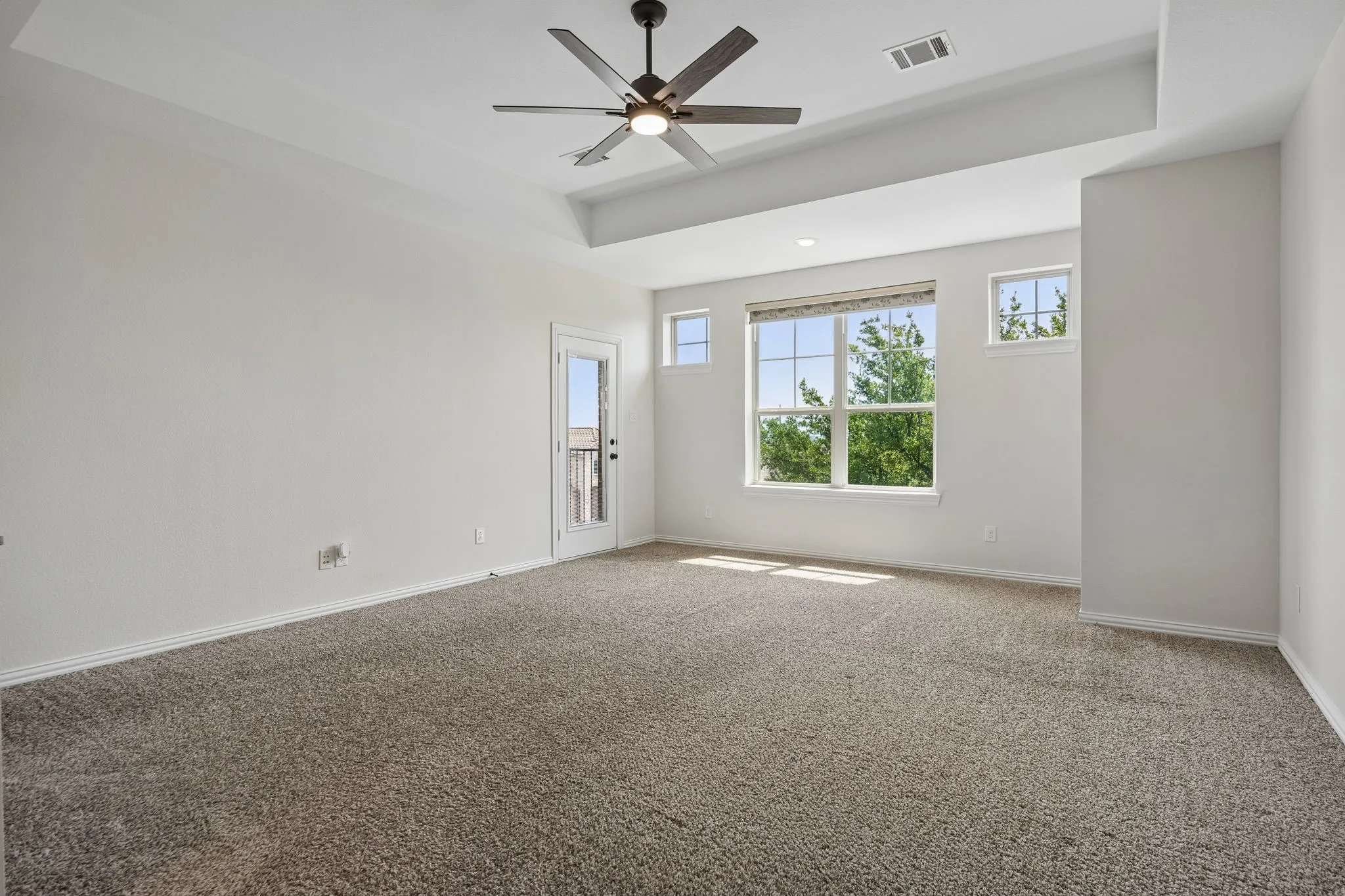 Single Family Residence For Sale in Dallas County , 6685 Escena Boulevard, Irving, Texas 75039, 4 Bedroom, 5 Bathroom, 2 Garage spaces, 2,907 Sqft, built in 2012, mls#21392583, Real Estate Agent in Irving, Homes For Sale in Dallas county, Homes For Sale in Irving, Realtor in Irving Texas, Real Estate Brokerage Independent Realty Texas, Luminita Cordes Realtor