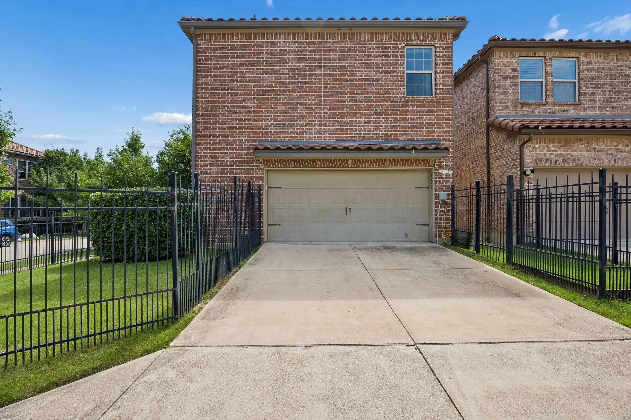 Single Family Residence For Sale in Dallas County , 6685 Escena Boulevard, Irving, Texas 75039, 4 Bedroom, 5 Bathroom, 2 Garage spaces, 2,907 Sqft, built in 2012, mls#21392583, Real Estate Agent in Irving, Homes For Sale in Dallas county, Homes For Sale in Irving, Realtor in Irving Texas, Real Estate Brokerage Independent Realty Texas, Luminita Cordes Realtor