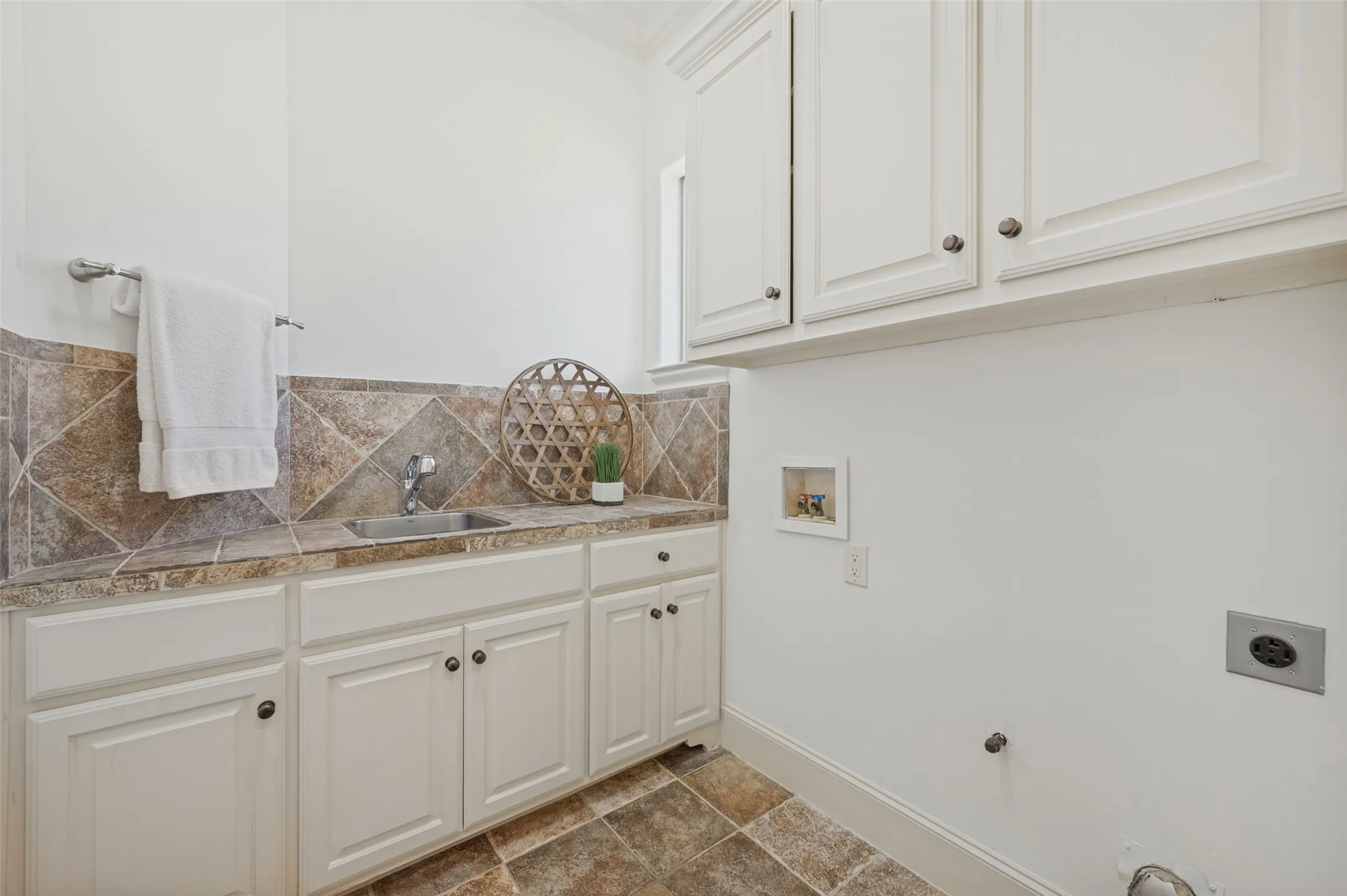 Single Family Residence For Sale in Collin County , 2105 Camden, Mc Kinney, Texas 75070, 3 Bedroom, 3 Bathroom, 2 Garage spaces, 2,778 Sqft, built in 2006, mls#21380202, Real Estate Agent in Mc Kinney, Homes For Sale in Collin county, Homes For Sale in Mc Kinney, Realtor in Mc Kinney Texas, Real Estate Brokerage Independent Realty Texas, Luminita Cordes Realtor