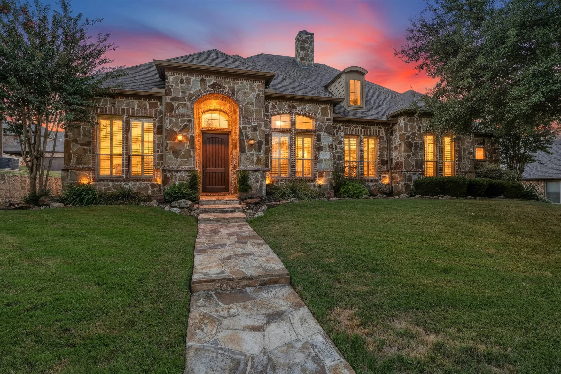 Single Family Residence For Sale in Collin County , 2105 Camden, Mc Kinney, Texas 75070, 3 Bedroom, 3 Bathroom, 2 Garage spaces, 2,778 Sqft, built in 2006, mls#21380202, Real Estate Agent in Mc Kinney, Homes For Sale in Collin county, Homes For Sale in Mc Kinney, Realtor in Mc Kinney Texas, Real Estate Brokerage Independent Realty Texas, Luminita Cordes Realtor