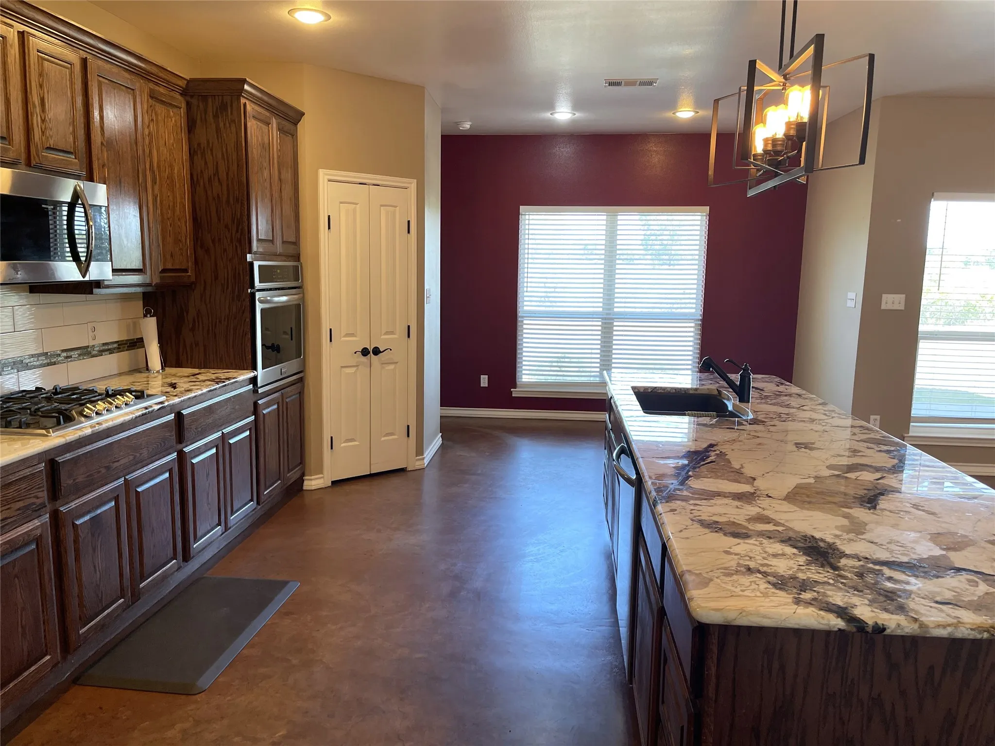 Single Family Residence For Sale in Freestone County , 207 Northline Road, Teague, Texas 75860, 3 Bedroom, 2 Bathroom, 2 Garage spaces, 1,953 Sqft, built in 2017, mls#21392337, Real Estate Agent in Teague, Homes For Sale in Freestone county, Homes For Sale in Teague, Realtor in Teague Texas, Real Estate Brokerage Independent Realty Texas, Luminita Cordes Realtor