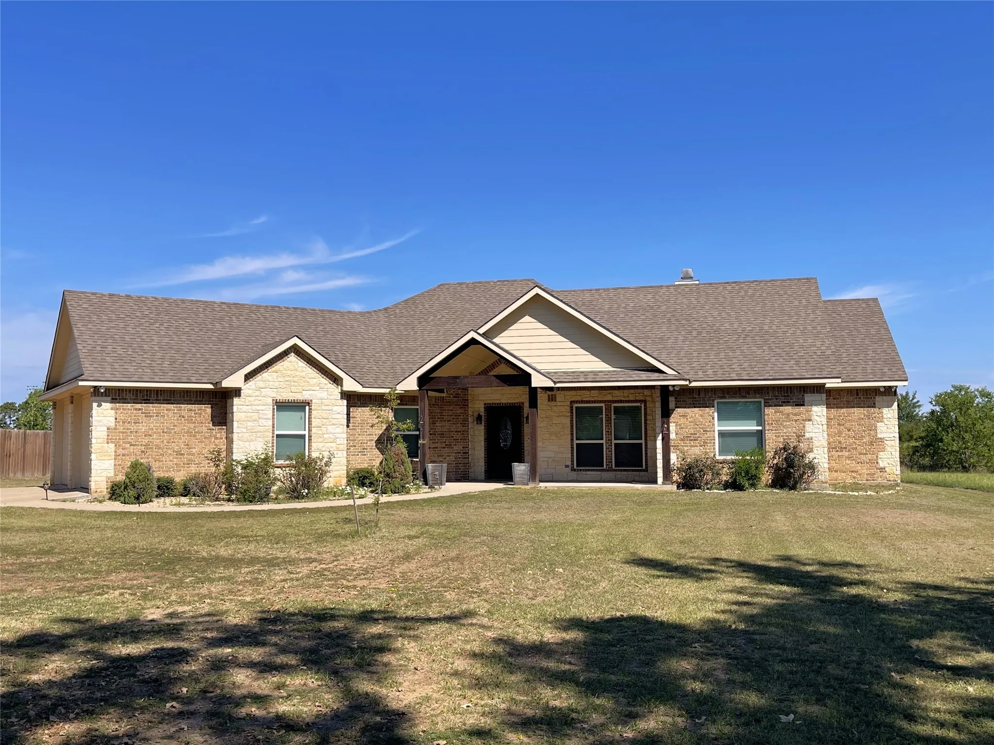 Single Family Residence For Sale in Freestone County , 207 Northline Road, Teague, Texas 75860, 3 Bedroom, 2 Bathroom, 2 Garage spaces, 1,953 Sqft, built in 2017, mls#21392337, Real Estate Agent in Teague, Homes For Sale in Freestone county, Homes For Sale in Teague, Realtor in Teague Texas, Real Estate Brokerage Independent Realty Texas, Luminita Cordes Realtor