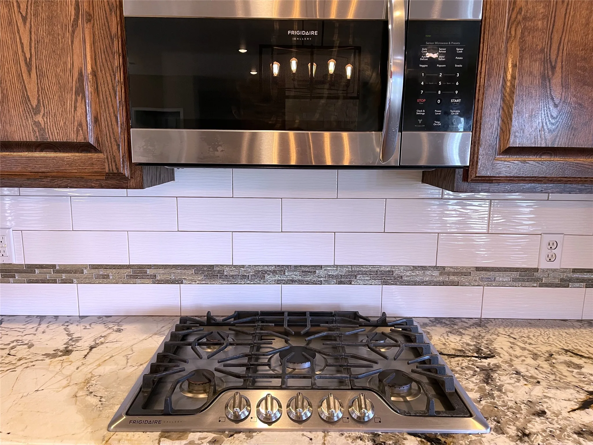 Gas (Propane) Cooktop, Microwave above