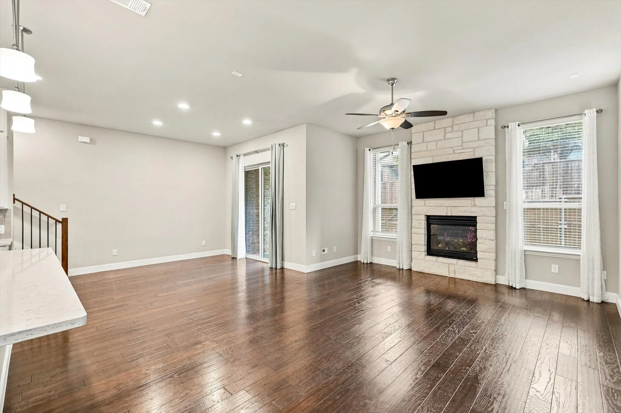Townhouse For Rent in Collin County , 17764 Agave Lane, Dallas, Texas 75252, 3 Bedroom, 3 Bathroom, 2 Garage spaces, 1,921 Sqft, built in 2017, mls#21393577, Real Estate Agent in Dallas, Homes For Rent in Collin county, Homes For Rent in Dallas, Realtor in Dallas Texas, Real Estate Brokerage Independent Realty Texas, Luminita Cordes Realtor