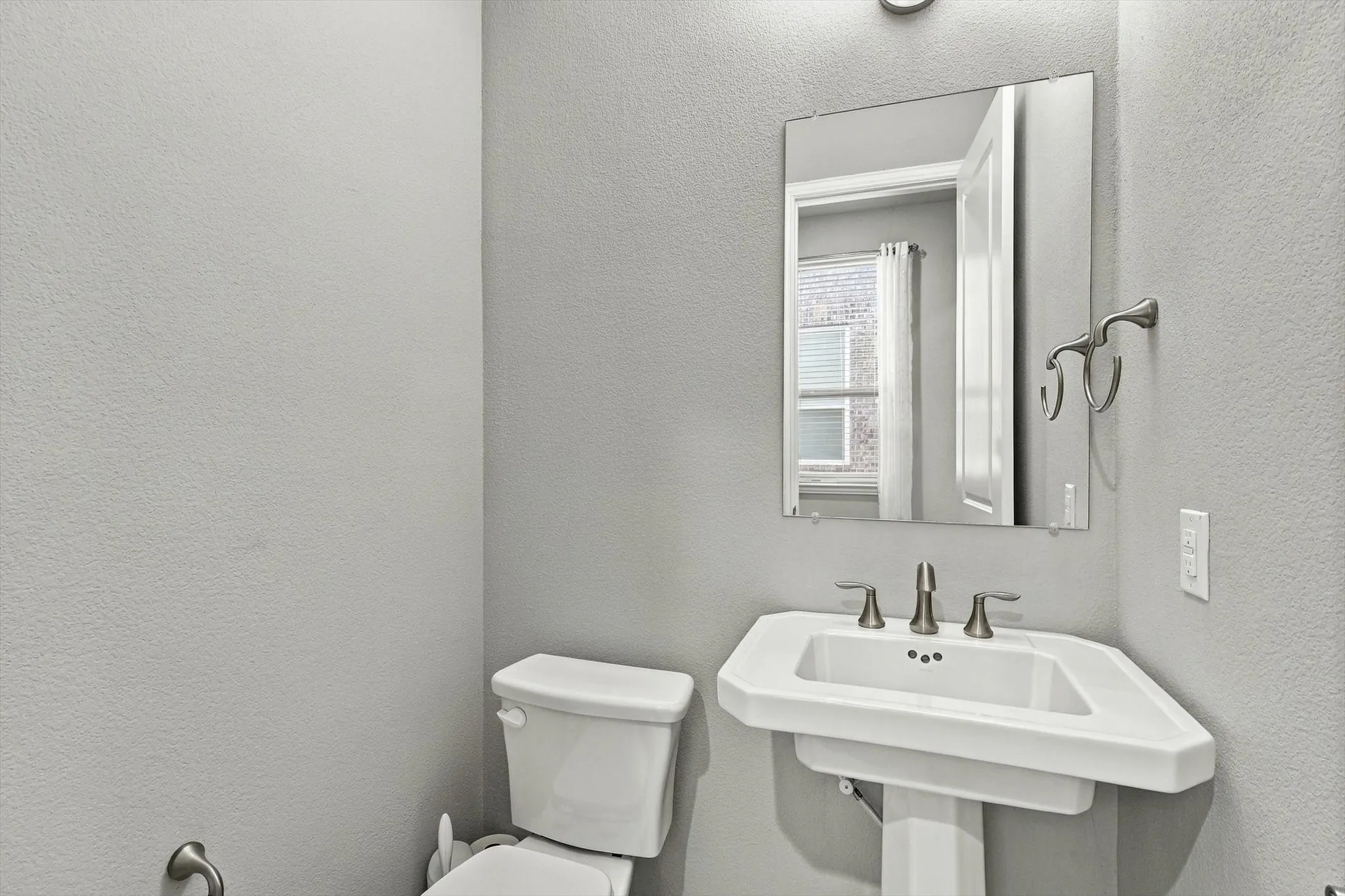 Townhouse For Rent in Collin County , 17764 Agave Lane, Dallas, Texas 75252, 3 Bedroom, 3 Bathroom, 2 Garage spaces, 1,921 Sqft, built in 2017, mls#21393577, Real Estate Agent in Dallas, Homes For Rent in Collin county, Homes For Rent in Dallas, Realtor in Dallas Texas, Real Estate Brokerage Independent Realty Texas, Luminita Cordes Realtor